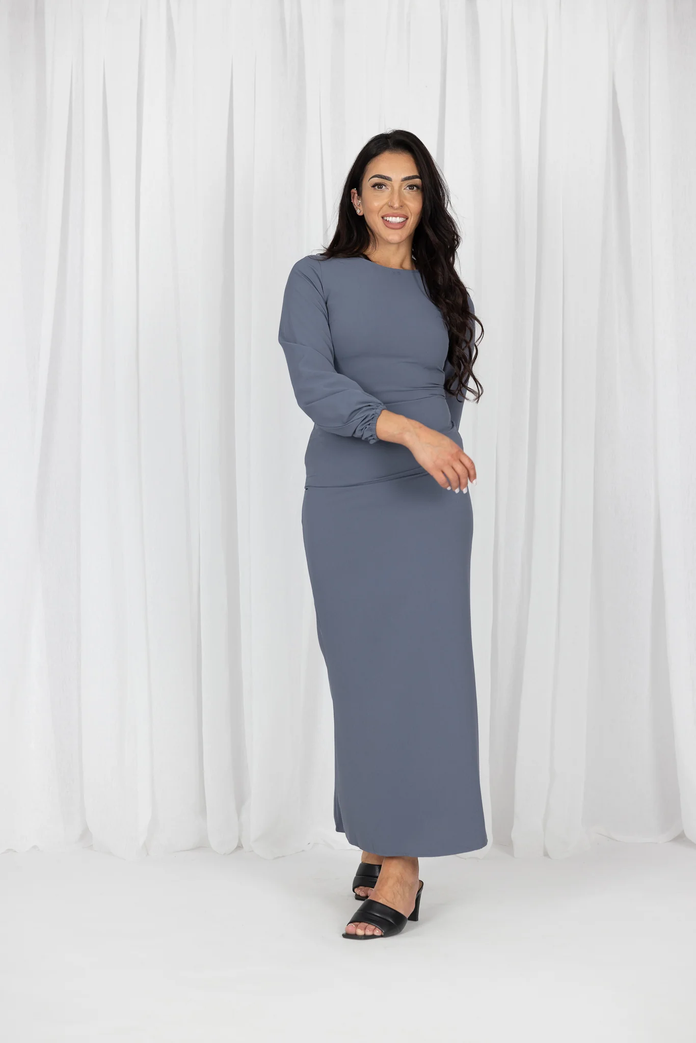 Abbi Slim Line Abaya - Image 3