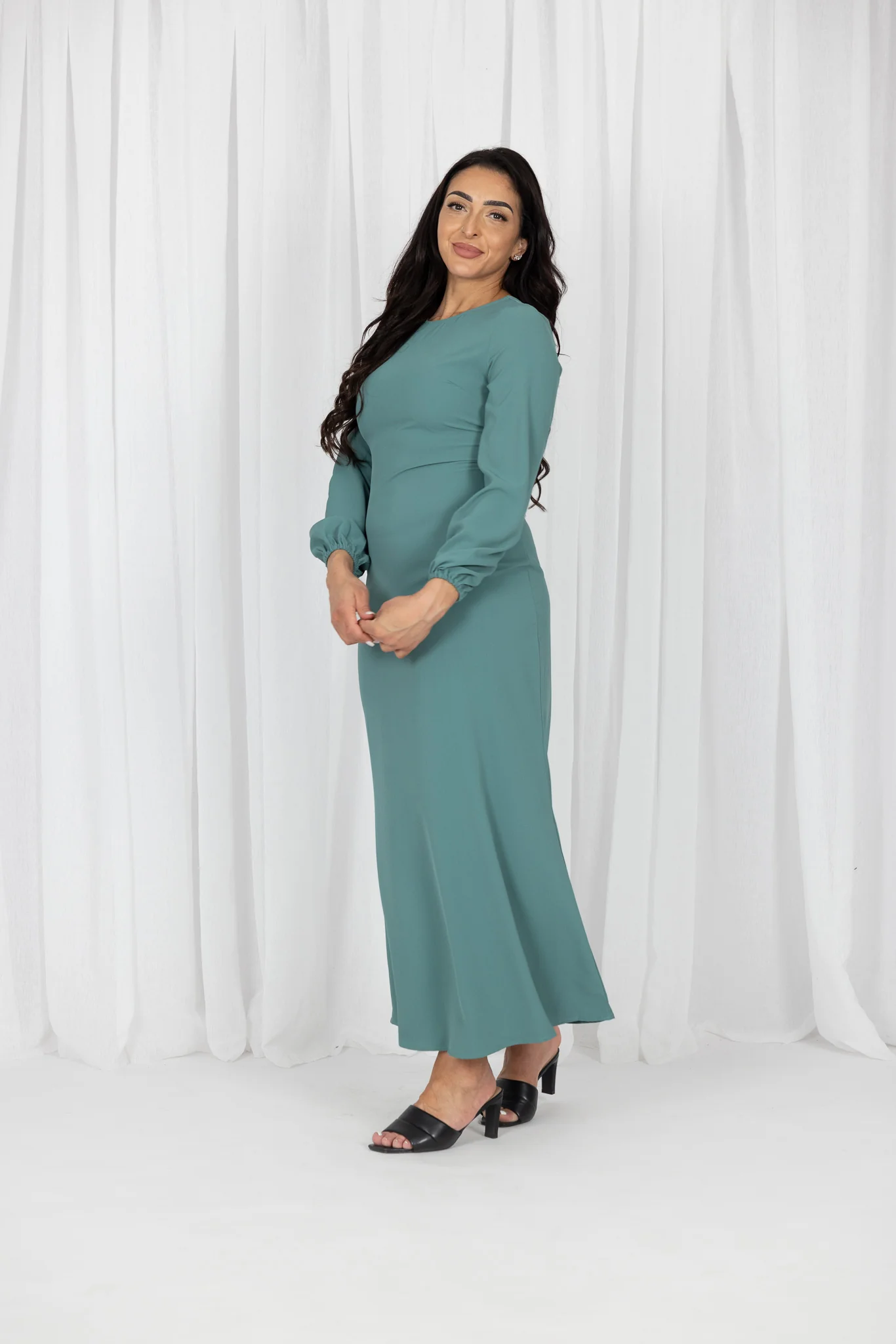 Abbi Slim Line Abaya - Image 9