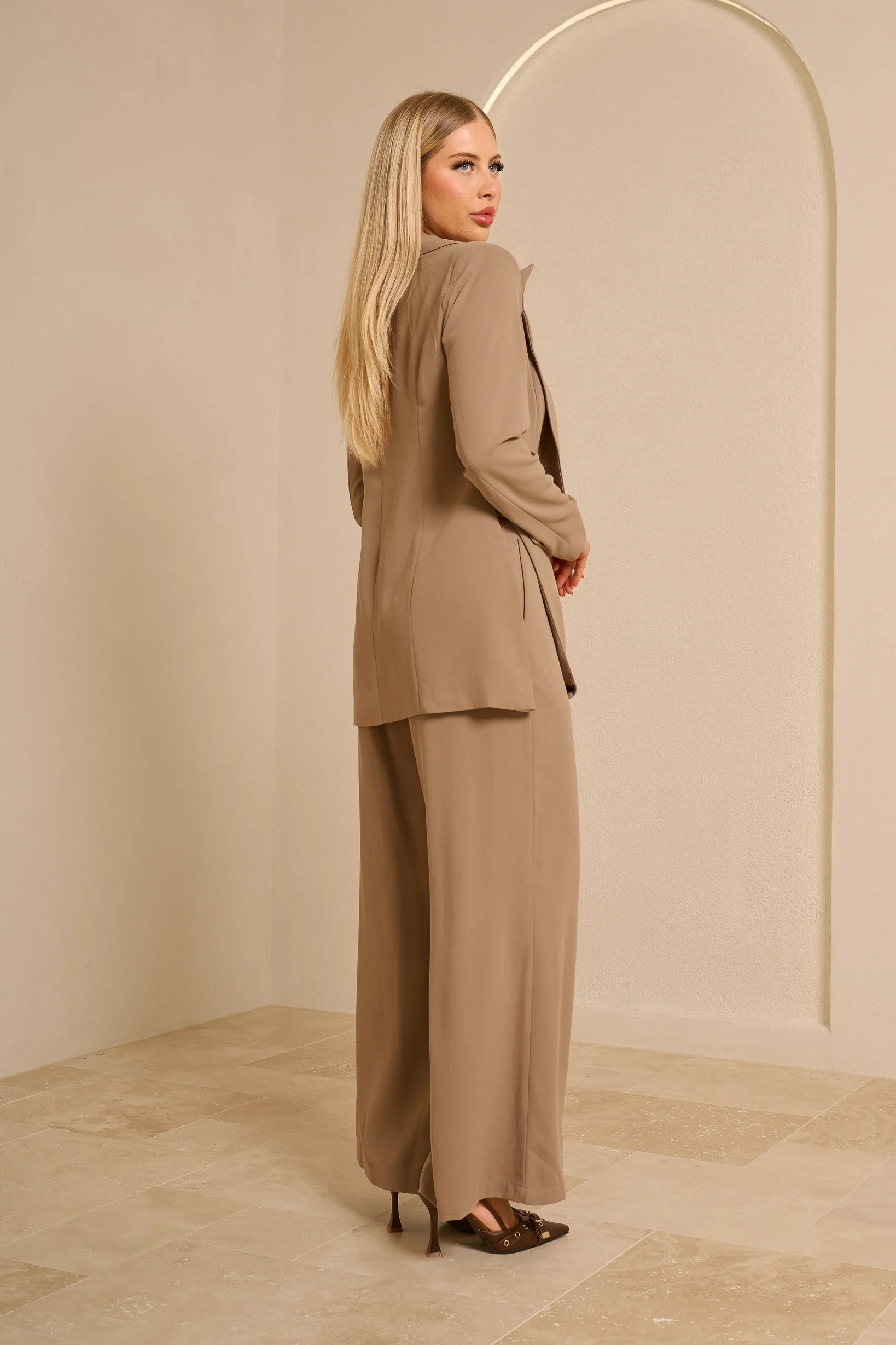 Aurum Cruz Suit - Image 7