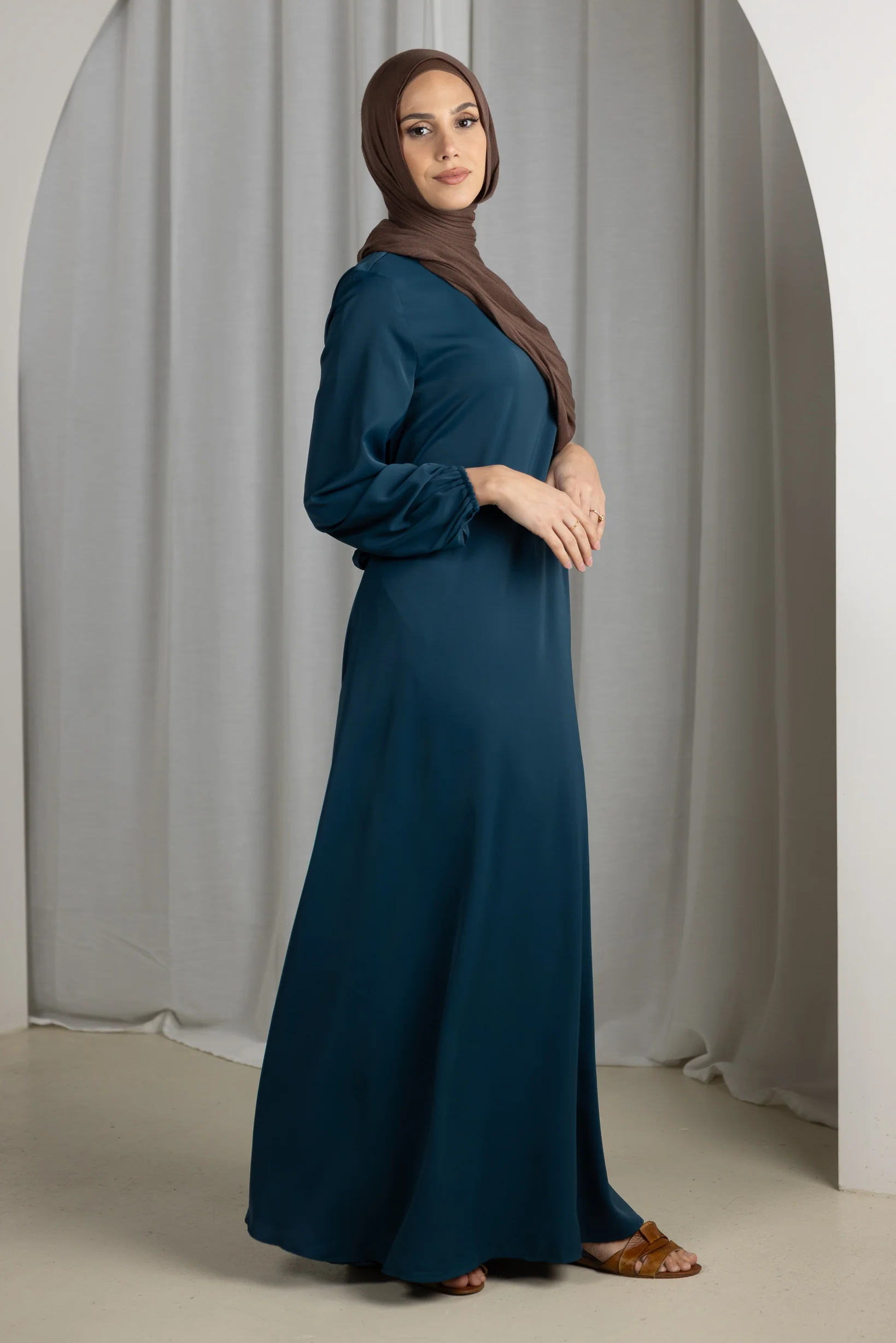 Closed Sleeve Abaya - Shades of Blue - Image 3