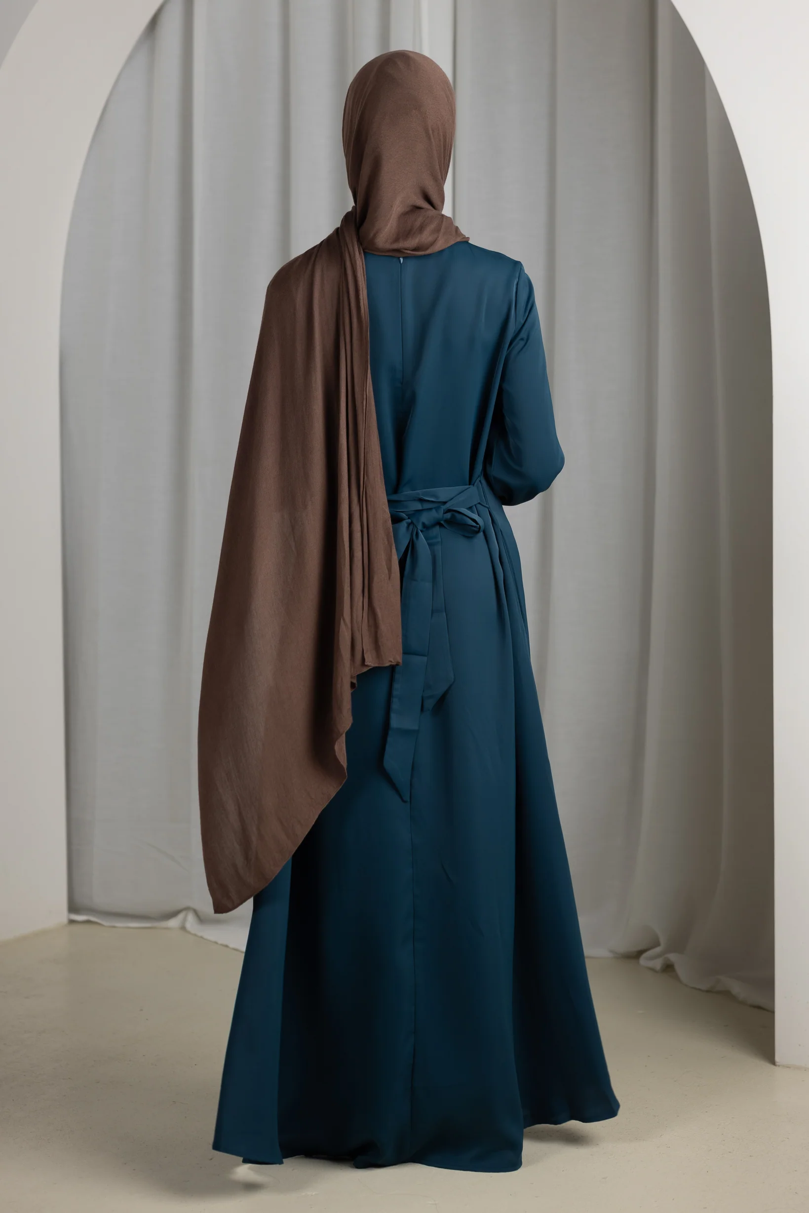 Closed Sleeve Abaya - Shades of Blue - Image 4