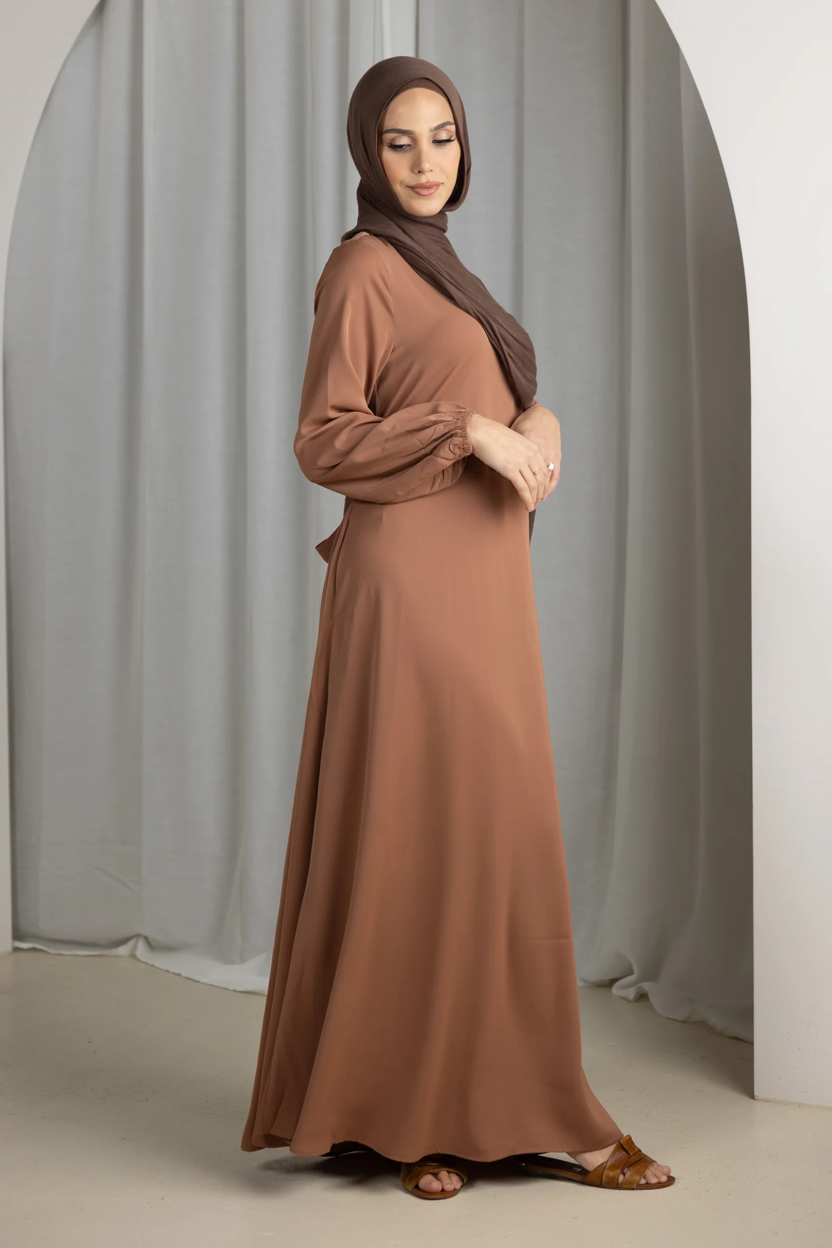 Closed Sleeve Abaya - Shades of Dark Nude - Image 2