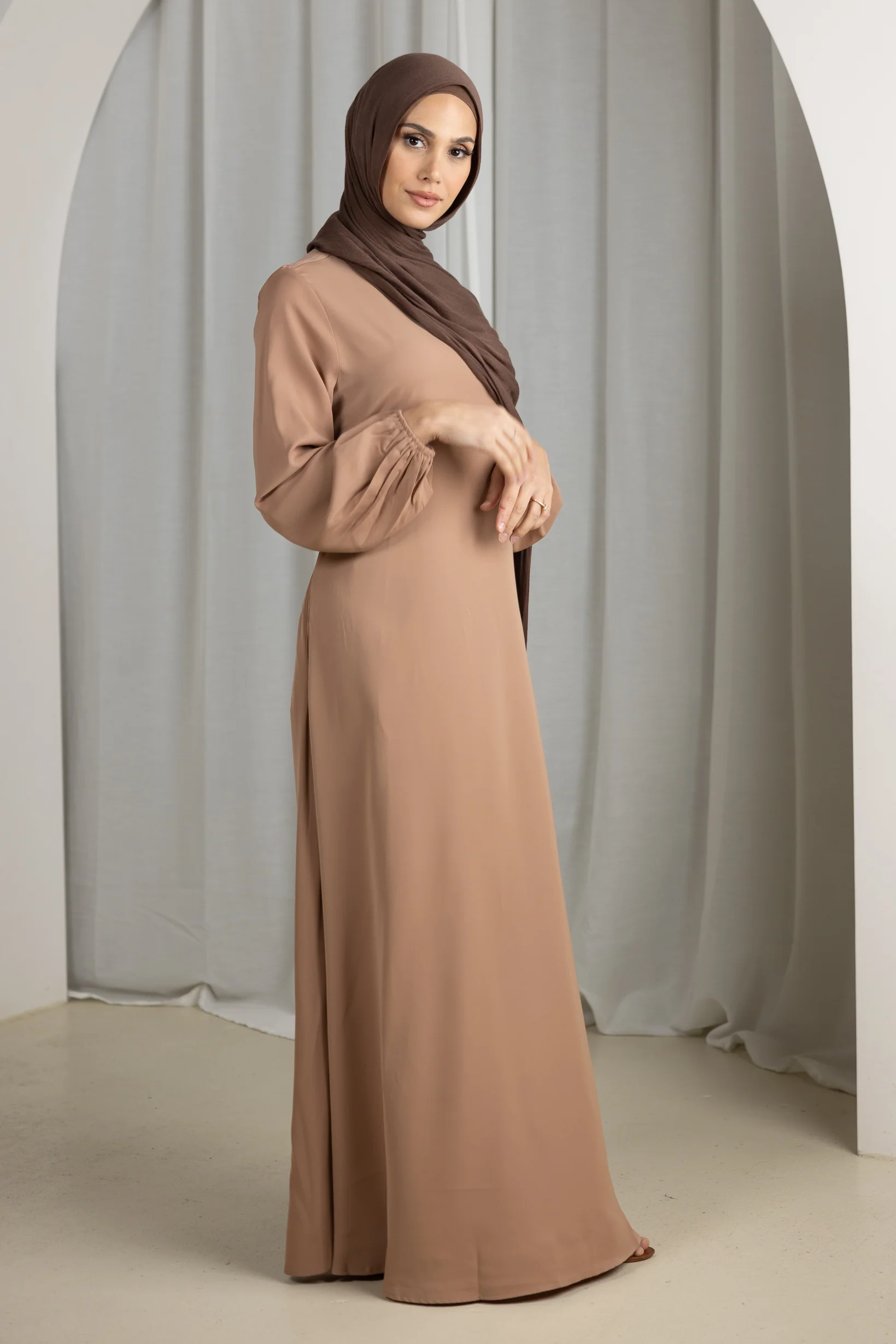 Closed Sleeve Abaya - Shades of Pink - Image 7