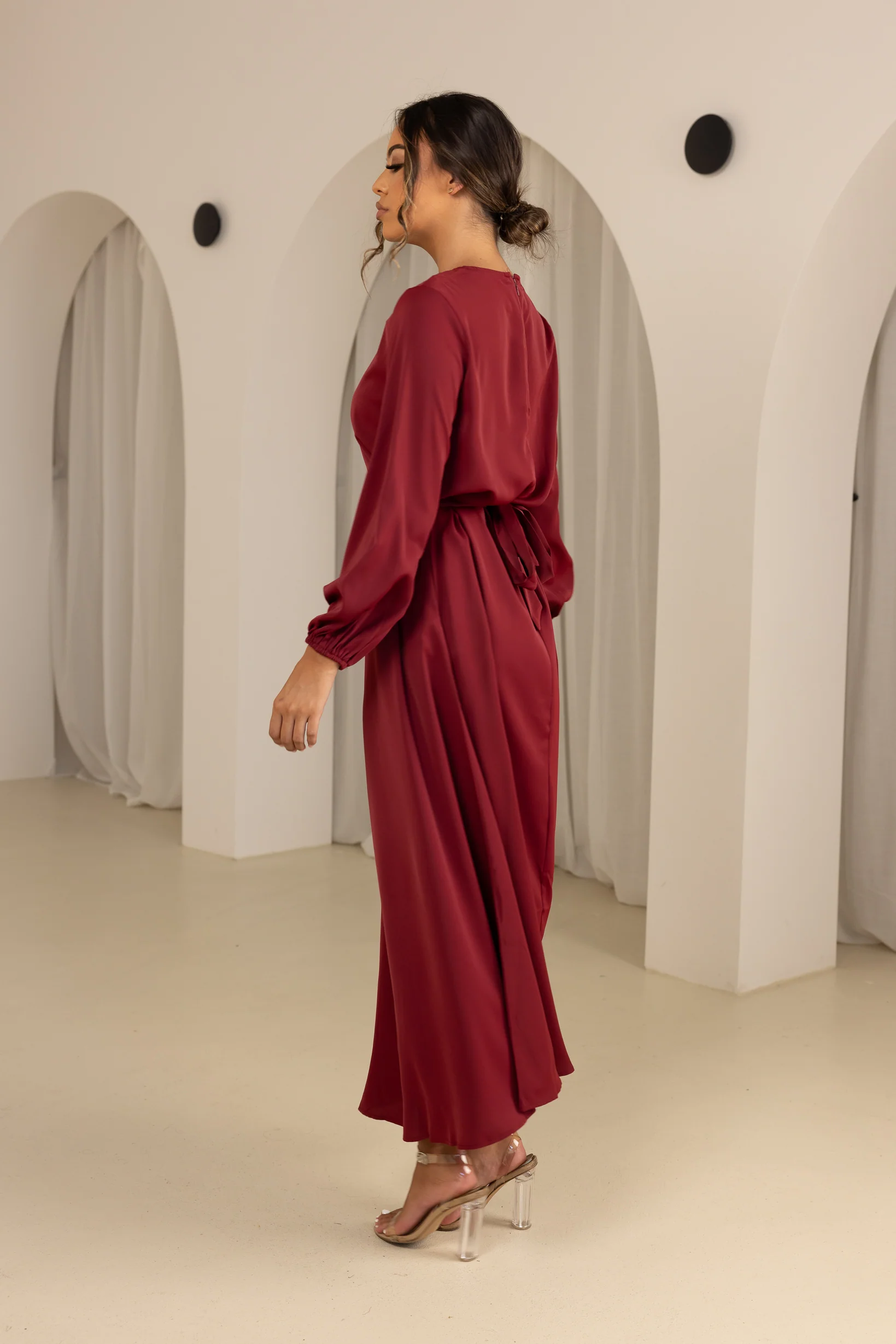Closed Sleeve Abaya - Shades of Red - Image 7
