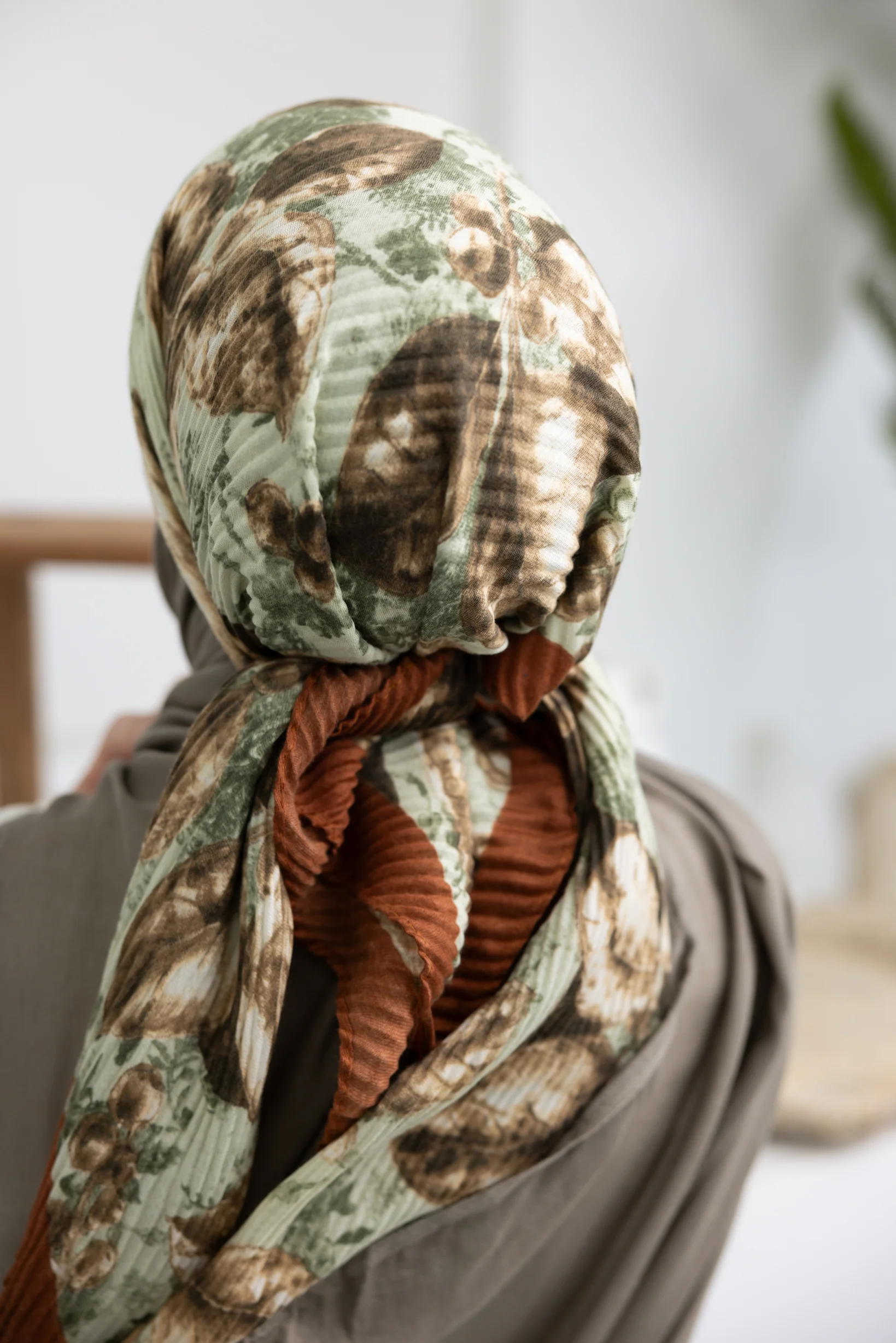 Crinkled Square Print Scarf - Image 3