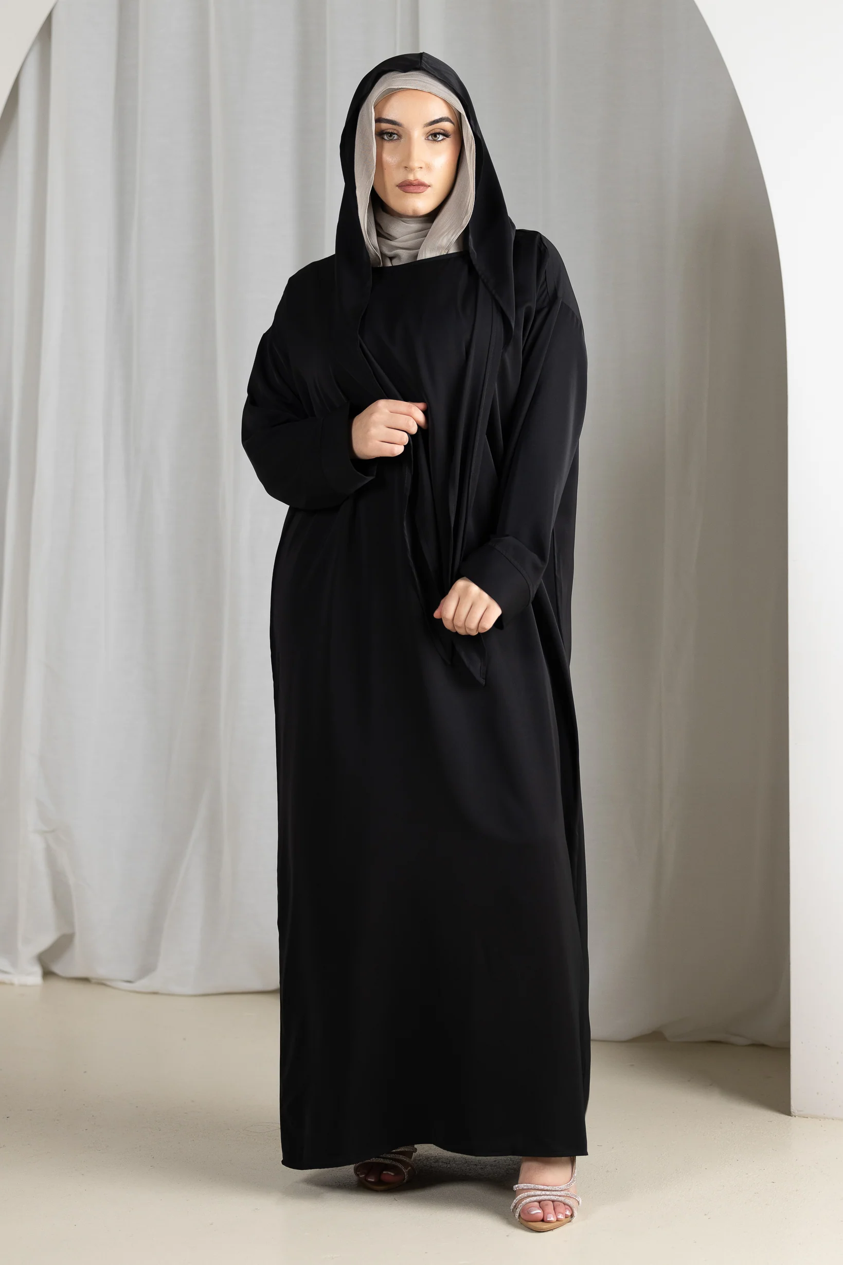 Eminent Hooded Abaya - Image 9