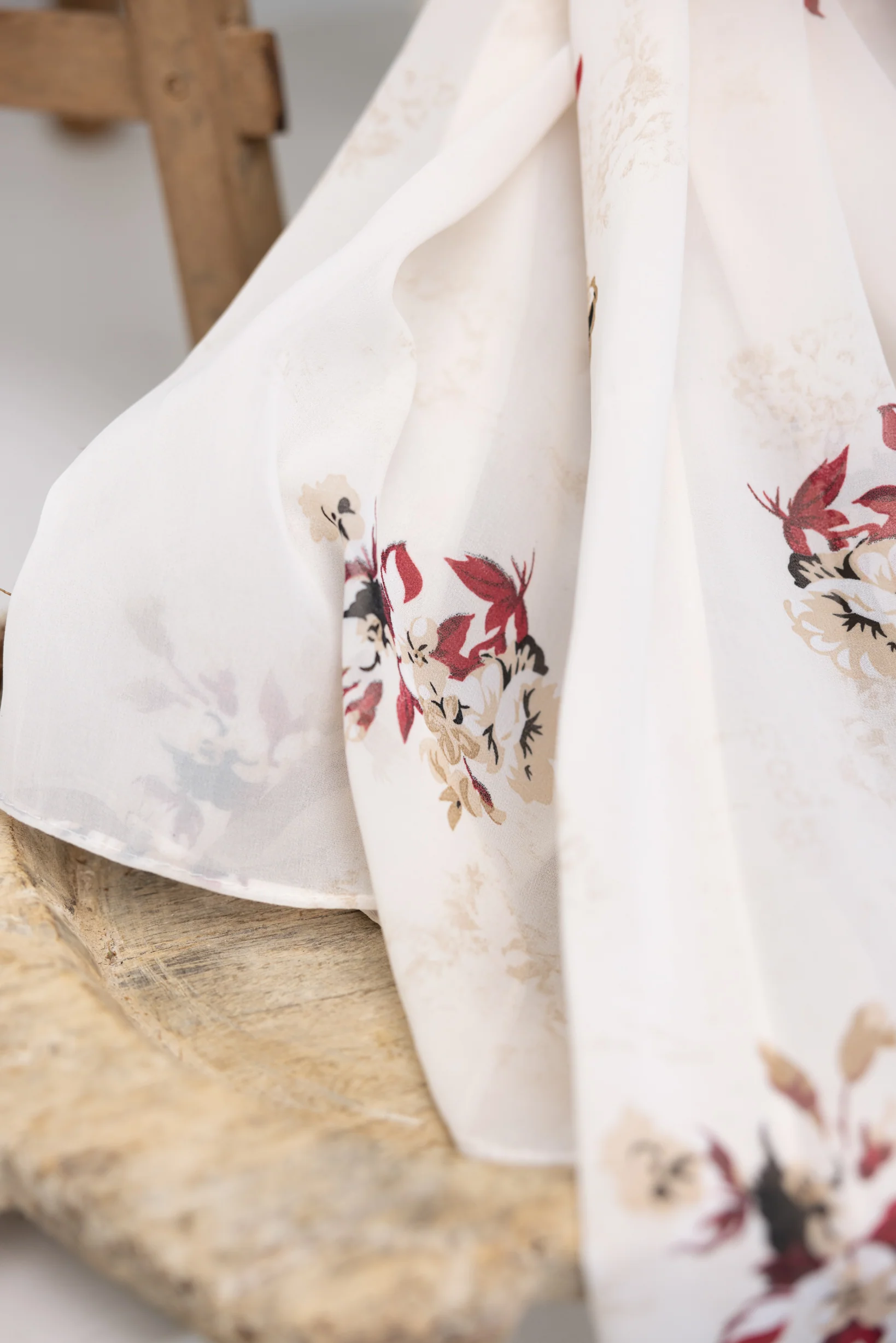 Flora Printed Shawl - Image 7