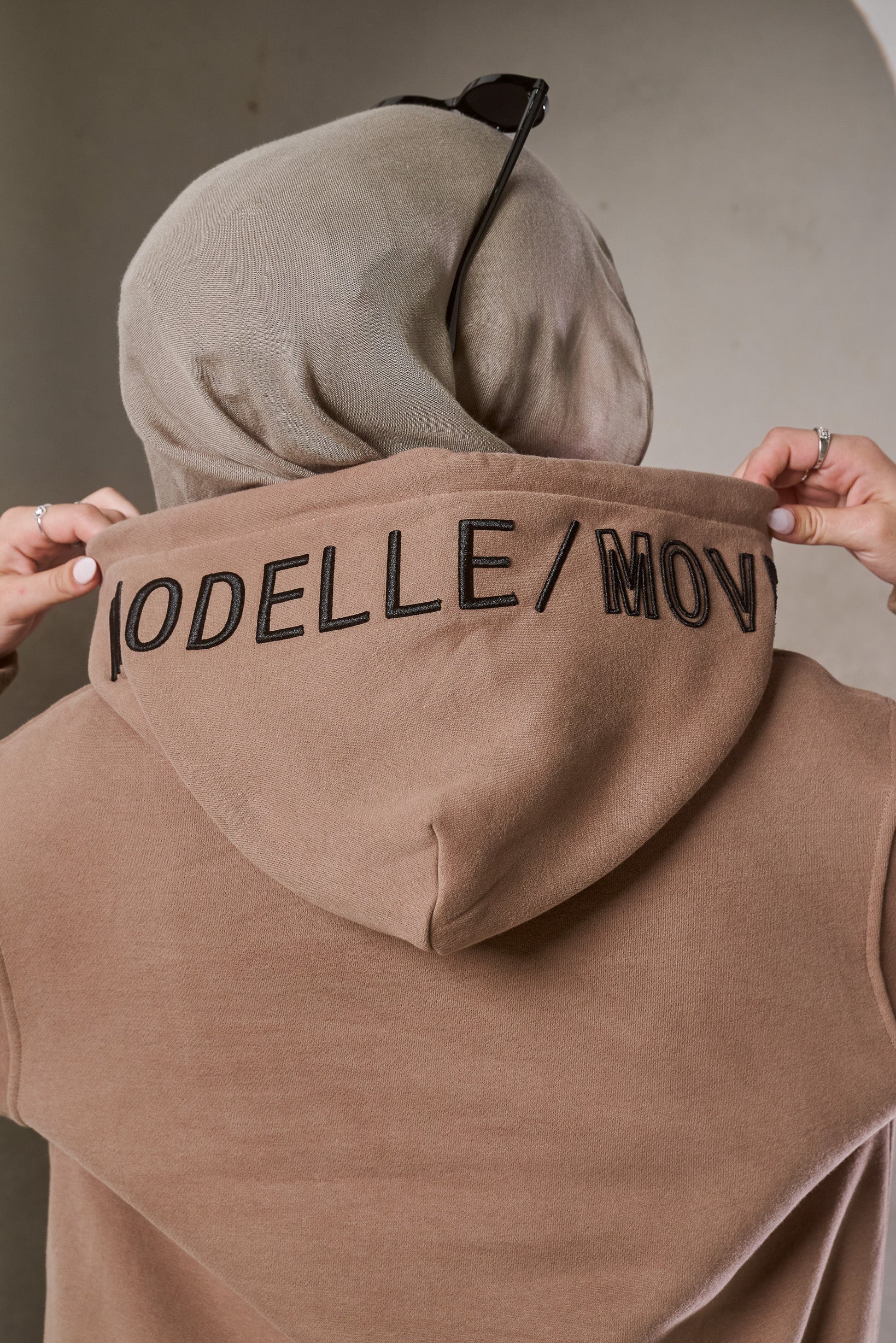 Modelle/Move Logo Hooded Top - Image 14