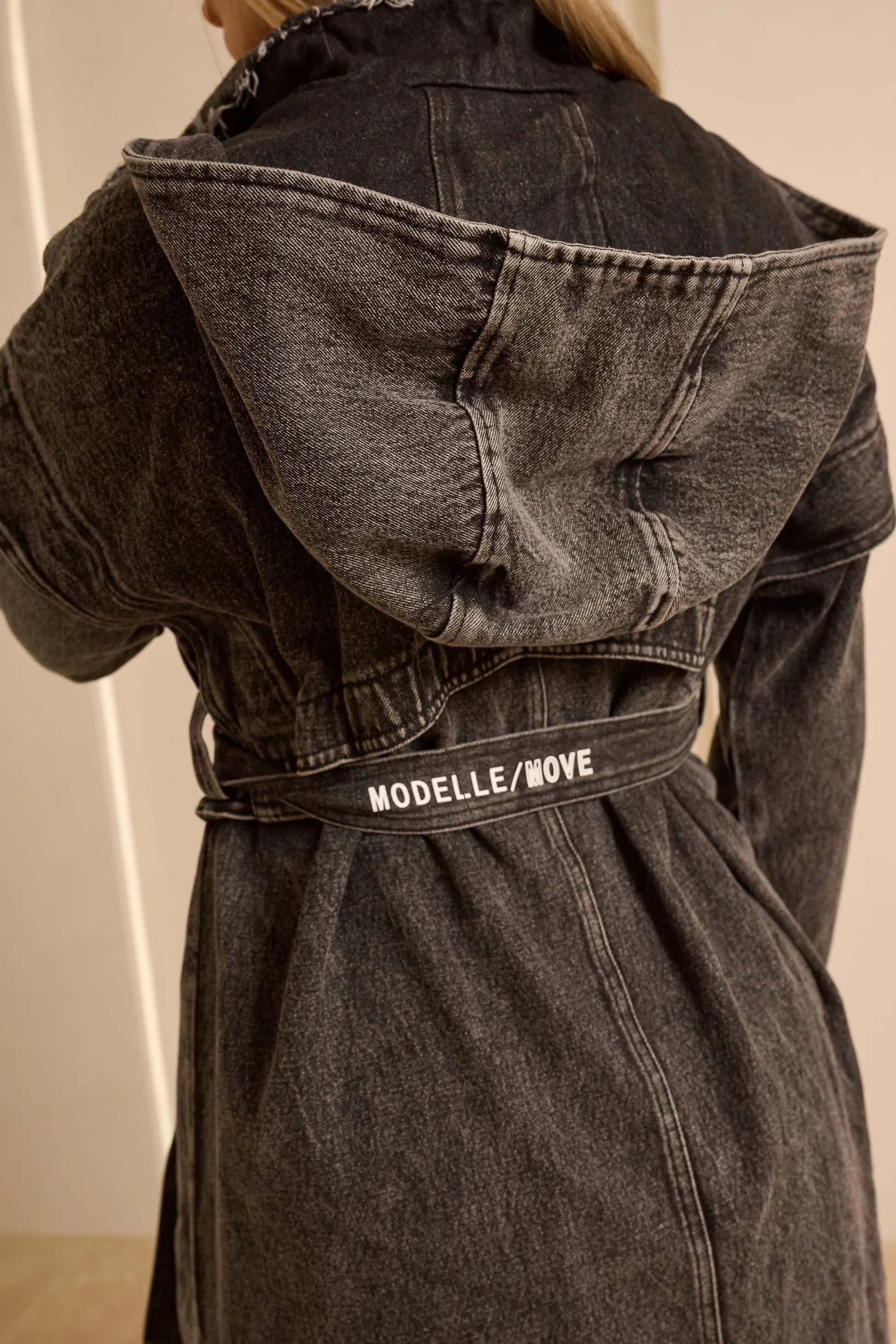 Modelle/Move Aurum Denim Trench - Image 13