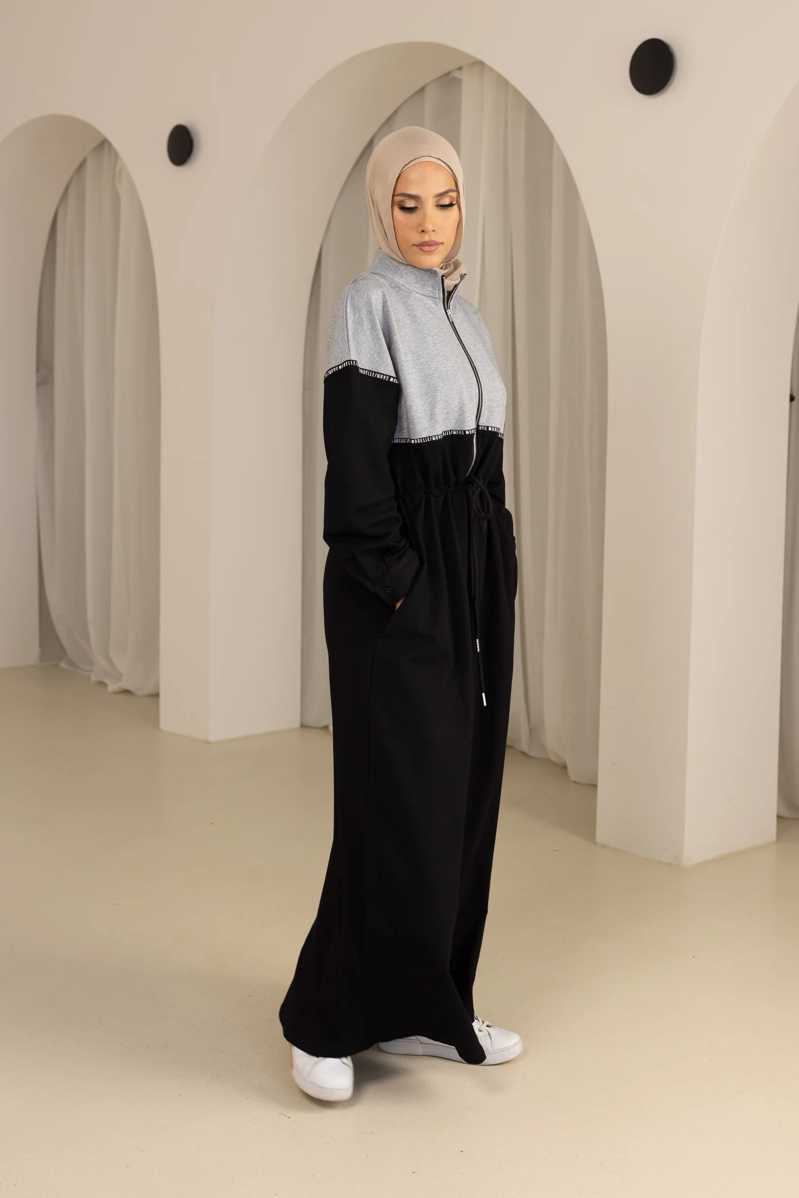 Modelle/Move Colour Block Track Dress - Image 2