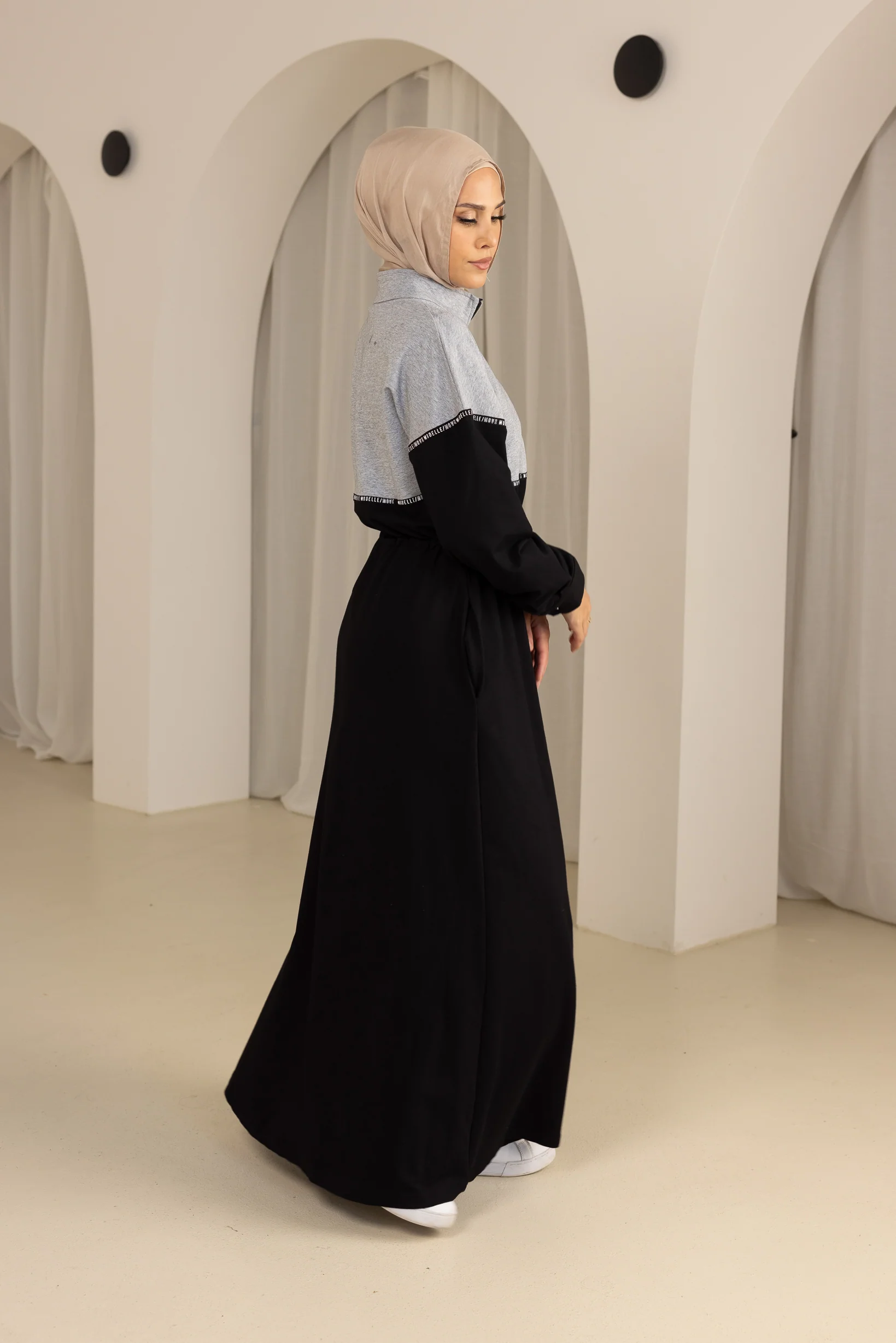 Modelle/Move Colour Block Track Dress - Image 5