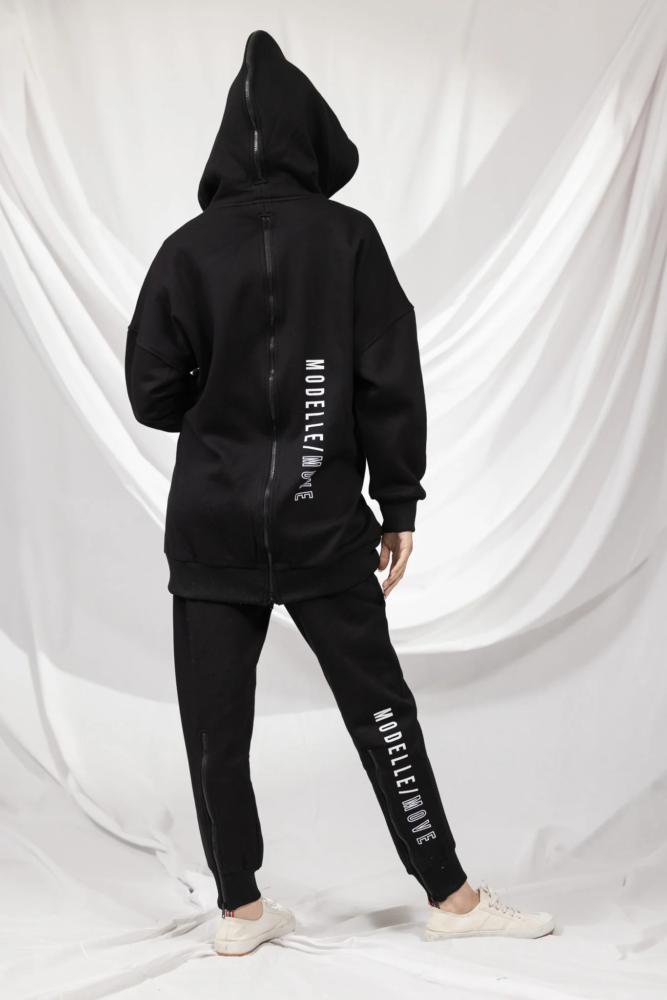 Modelle/Move Detailed Track Pants - Image 4