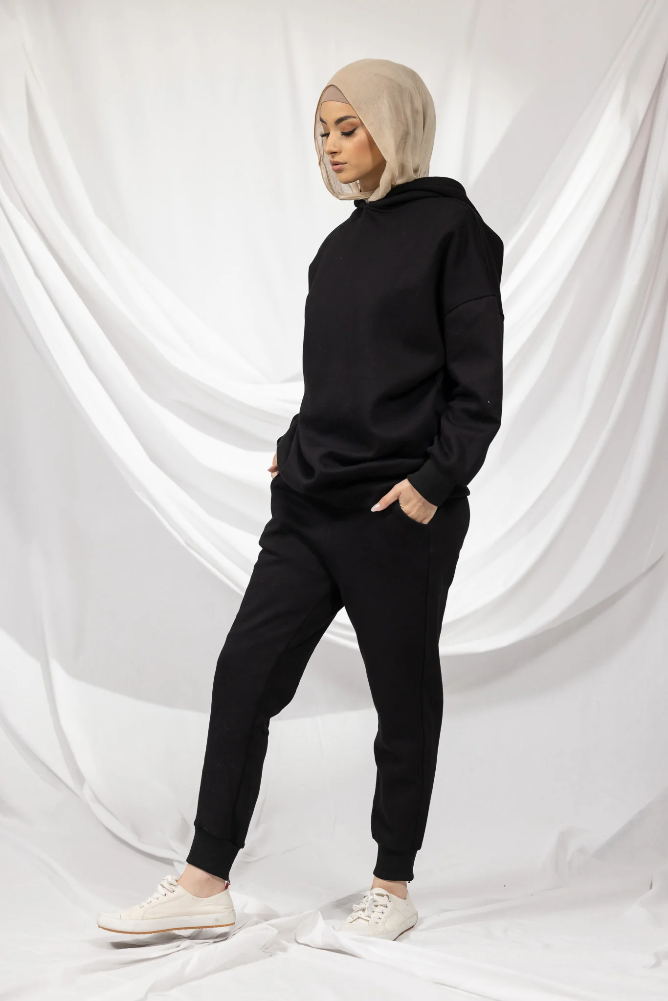 Modelle/Move Detailed Track Pants - Image 6