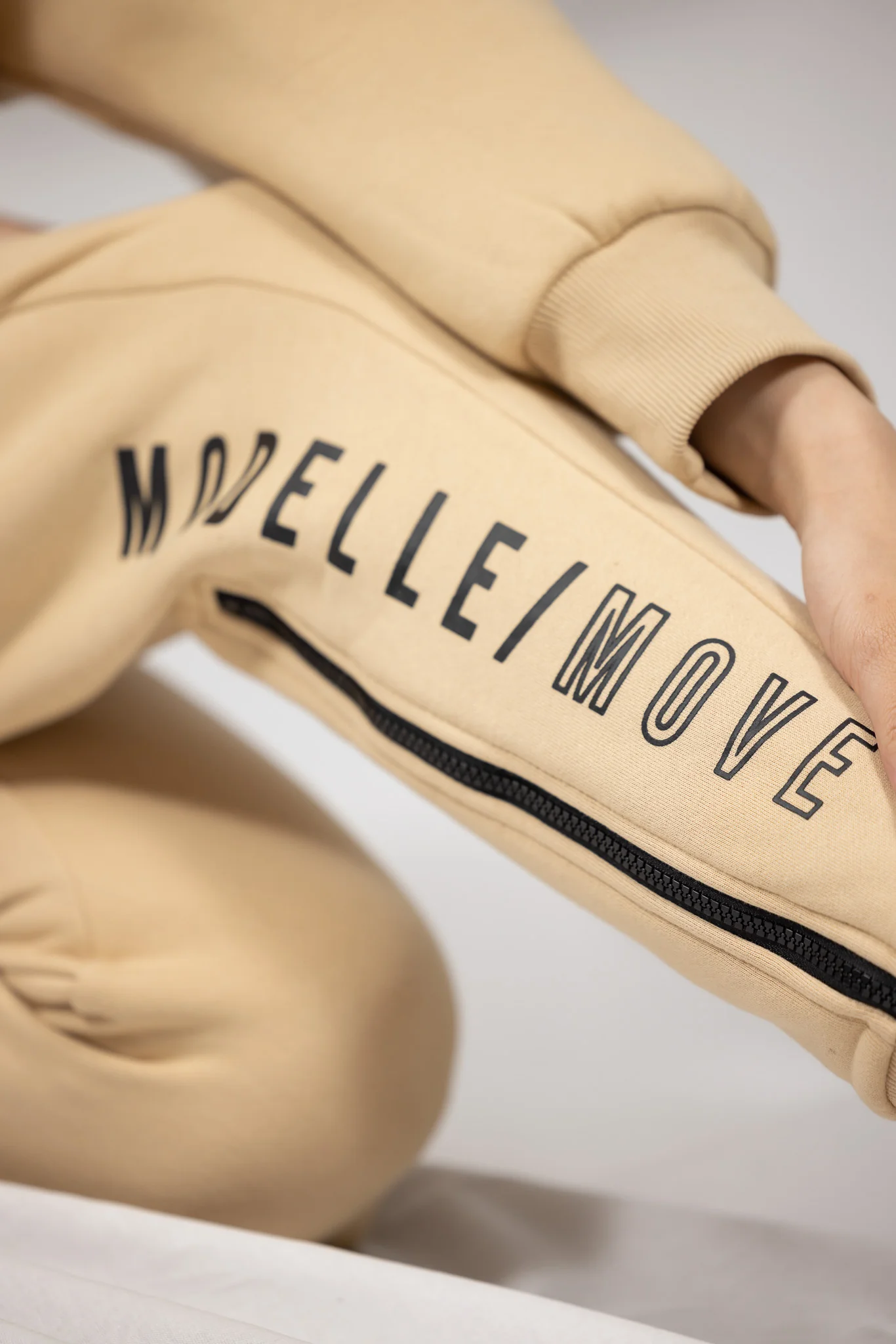 Modelle/Move Detailed Track Pants - Image 9