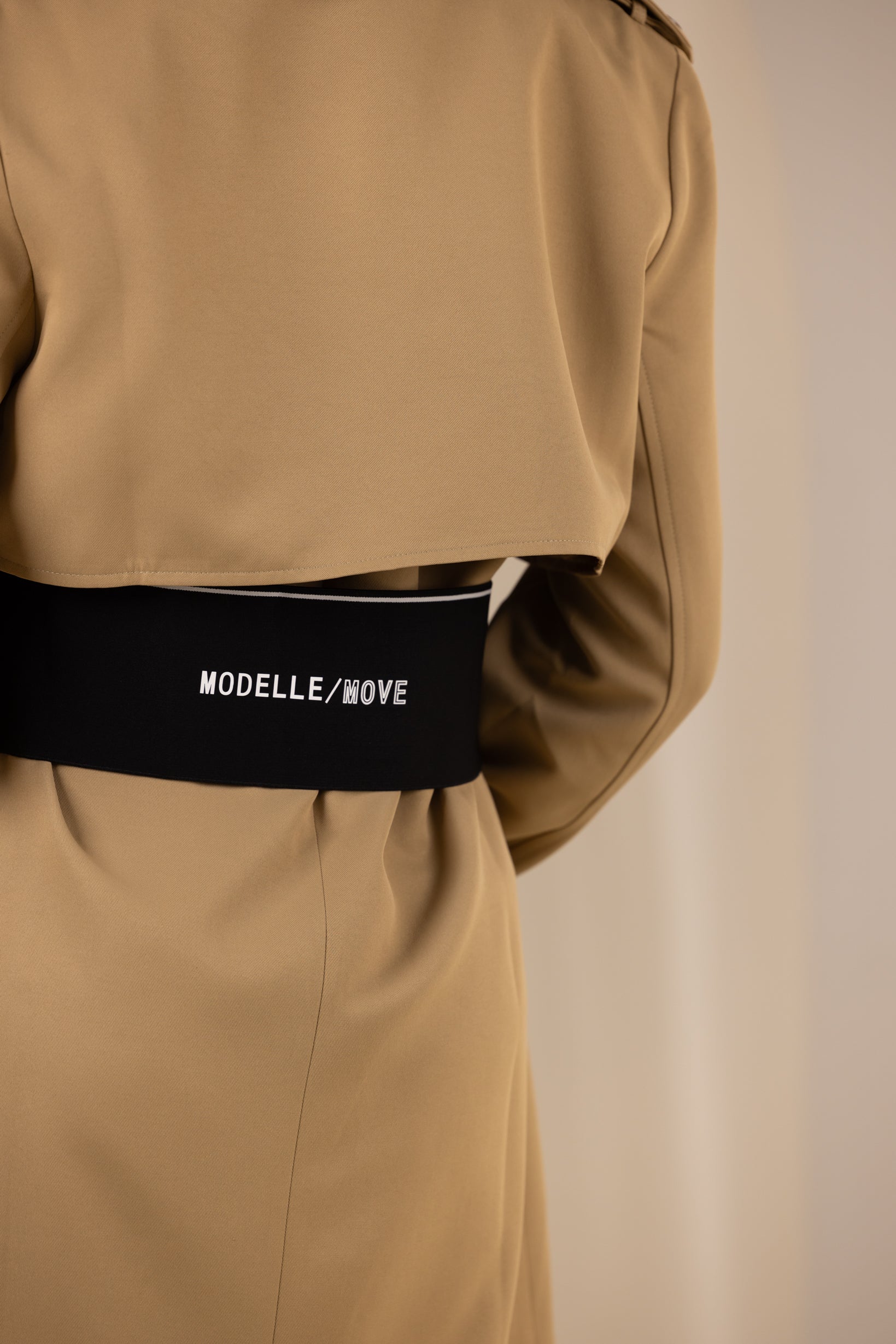 Modelle/Move Detailed Trench Coat - Image 3