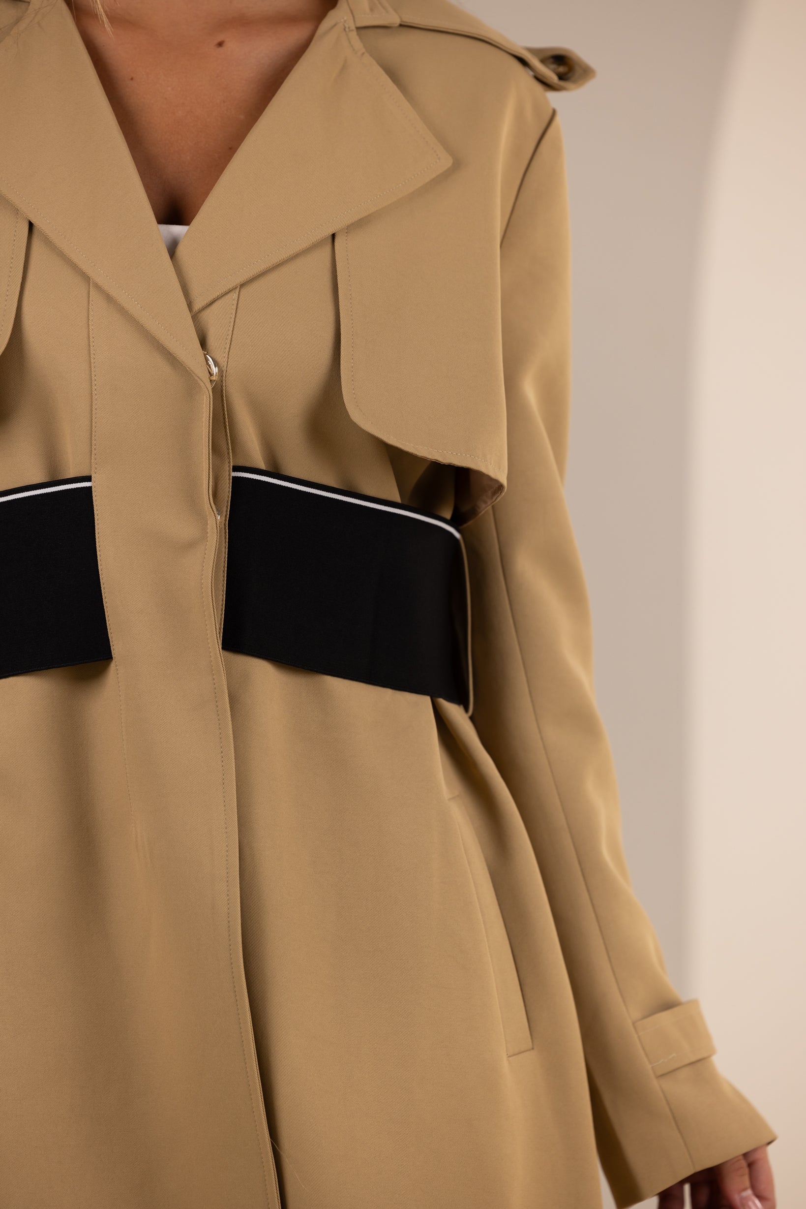 Modelle/Move Detailed Trench Coat - Image 7