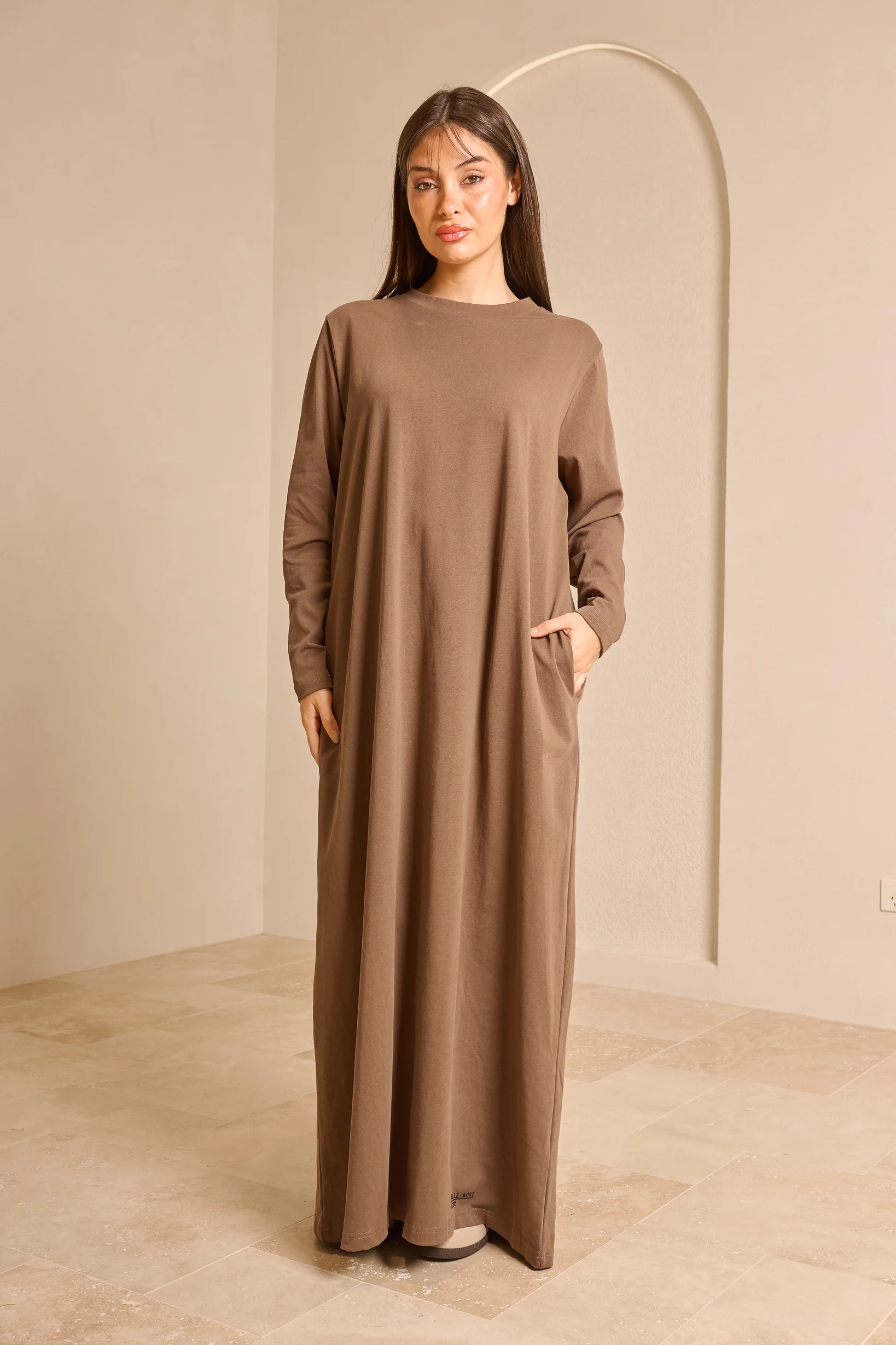 Modelle/Move Essential Maxi Dress — Aurum Edit - Image 4
