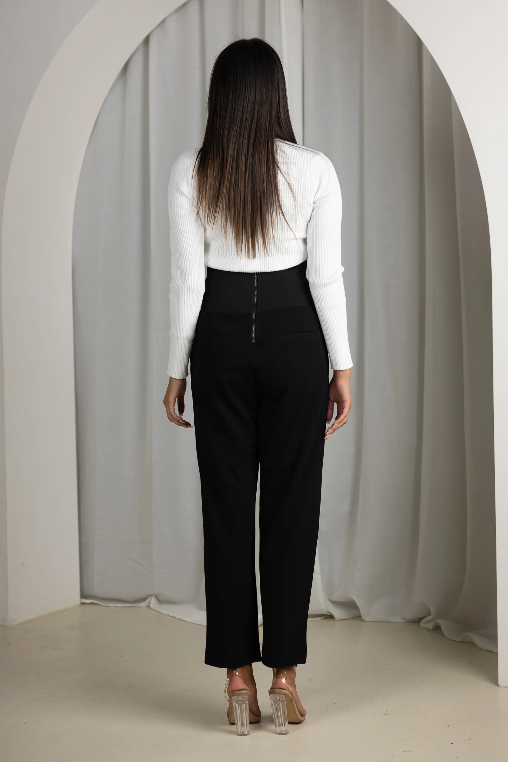 Modelle/Move High Waist Straight Leg Pants - Image 4