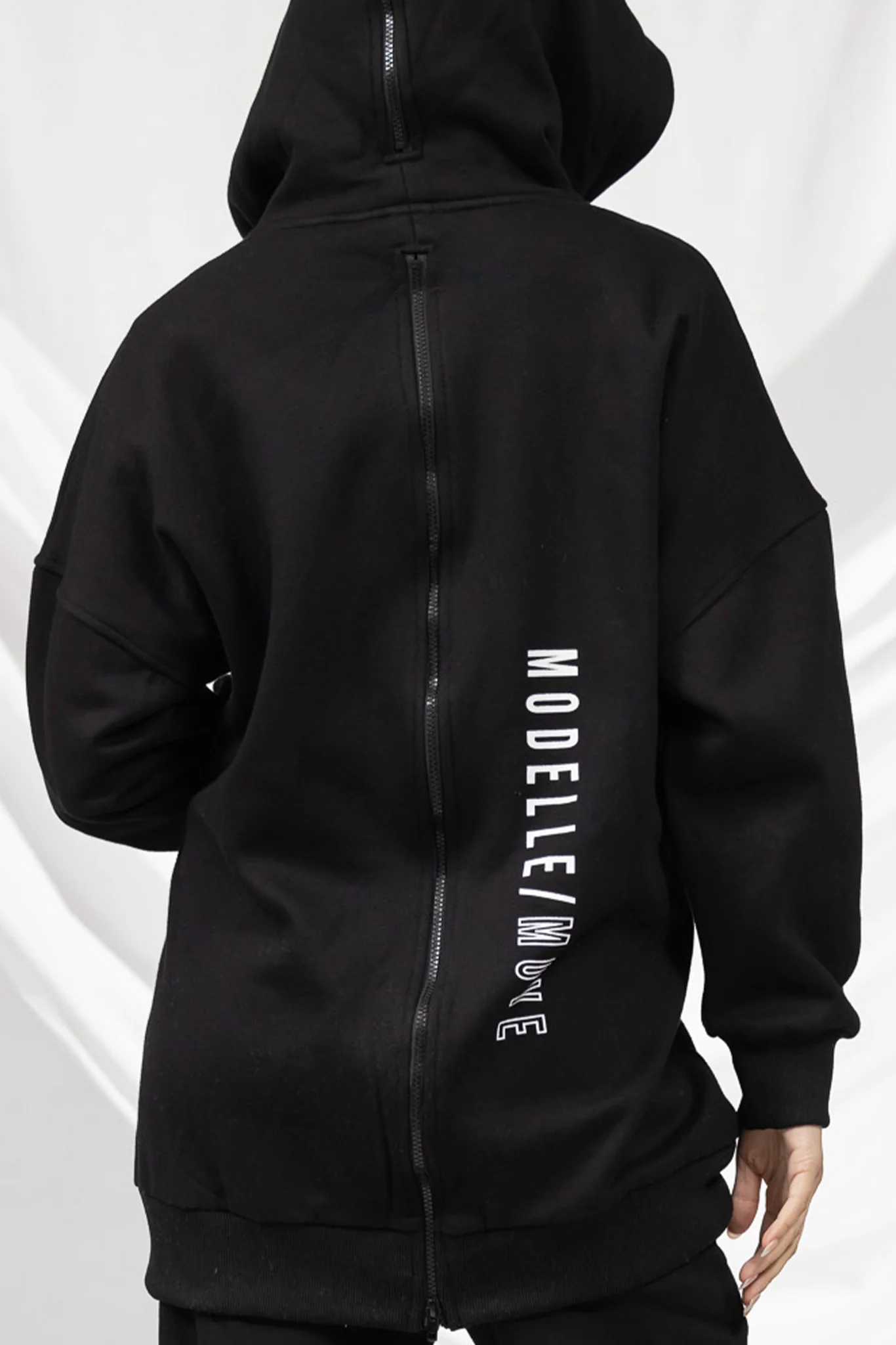 Modelle/Move Hooded Track Jumper - Image 3