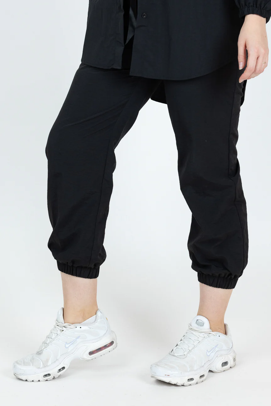 Modelle/Move Parachute Pants - Image 10
