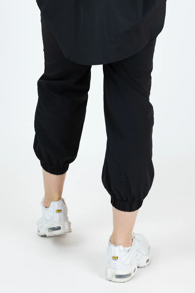 Modelle/Move Parachute Pants - Image 11