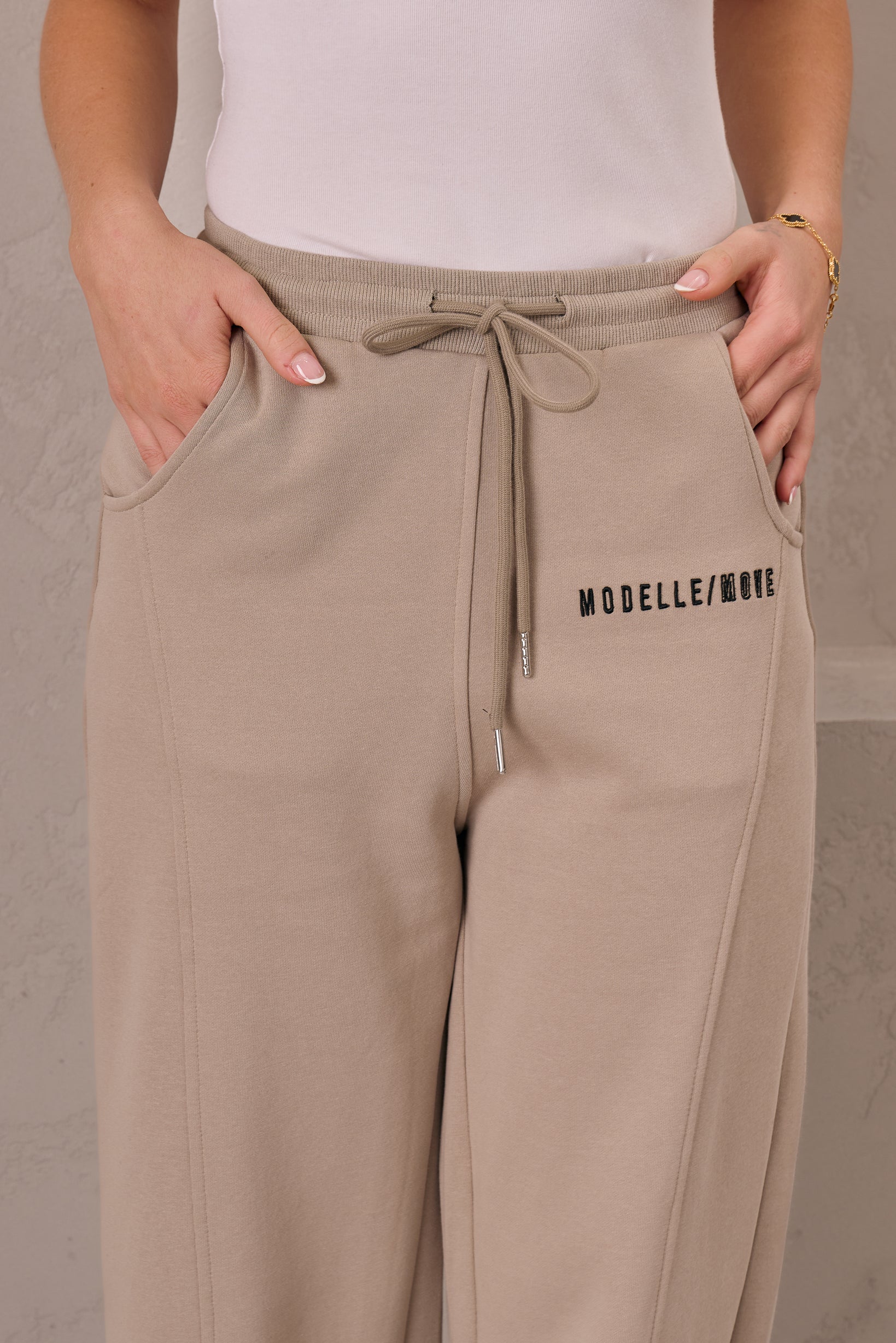Modelle/Move Repose Lounge Pants - Image 7