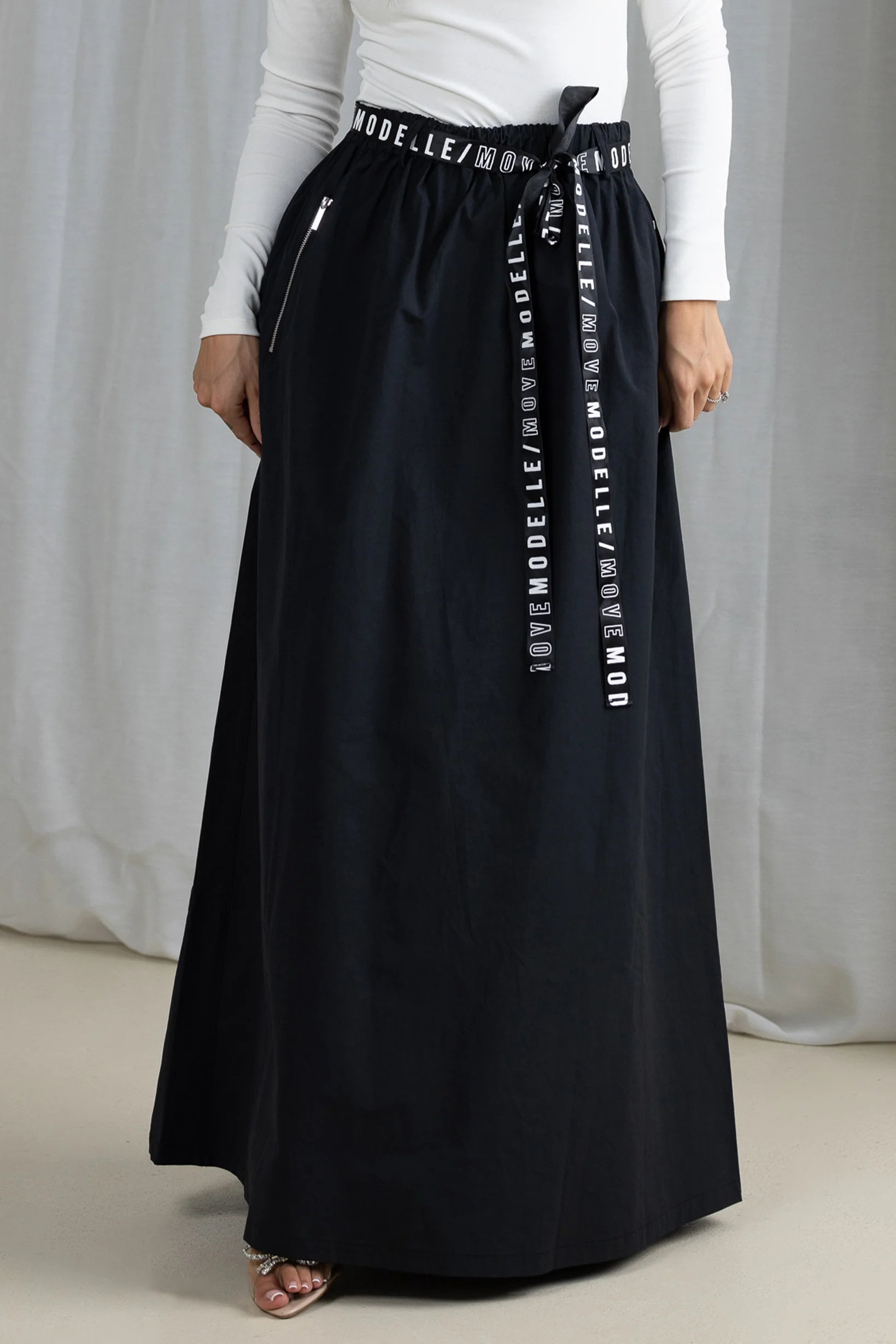 Modelle/Move Sarai Skirt