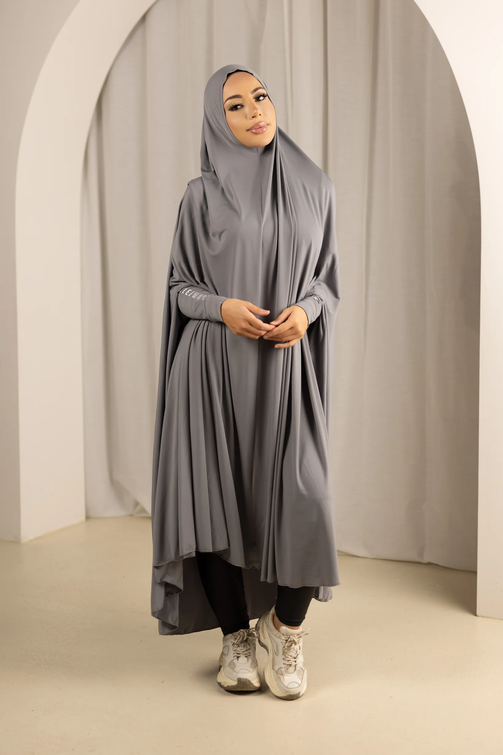 Modelle/Move Sleeve Jilbab - Light Shades - Image 4