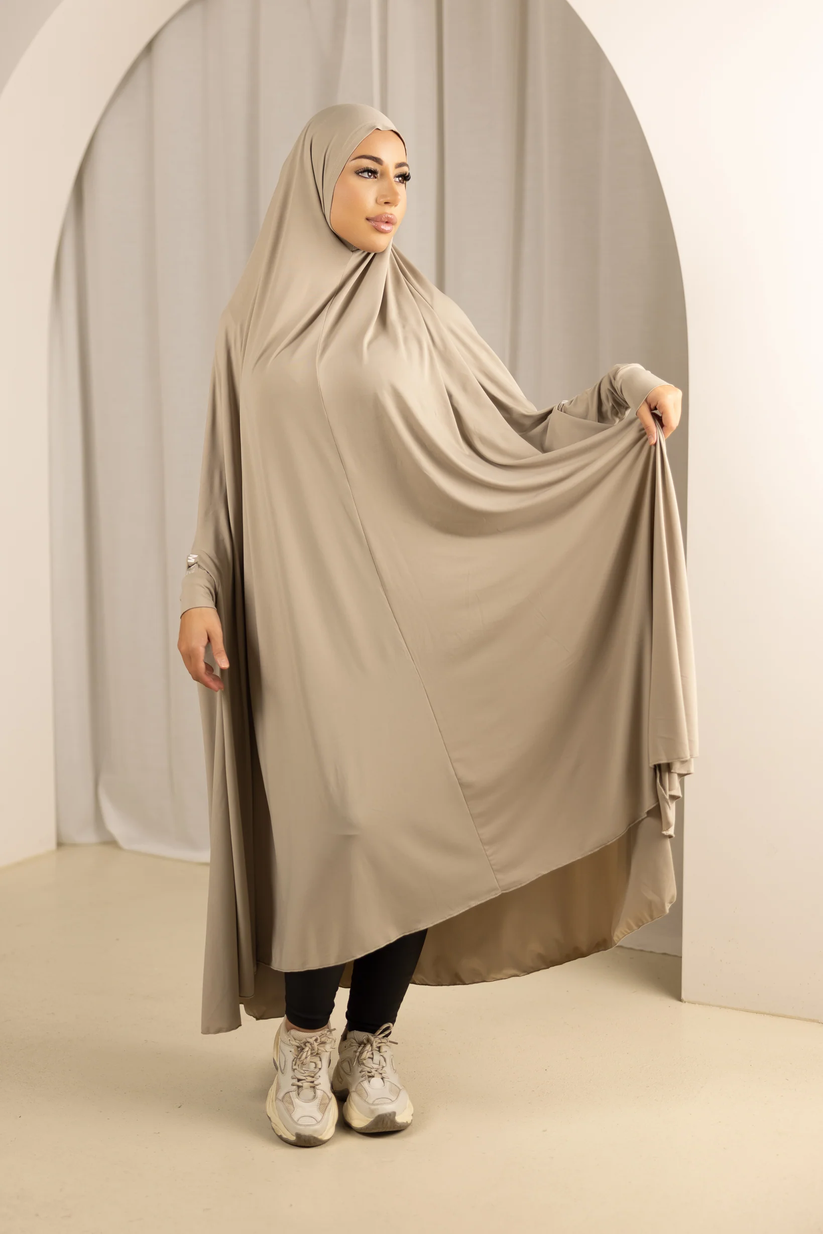 Modelle/Move Sleeve Jilbab - Light Shades - Image 6