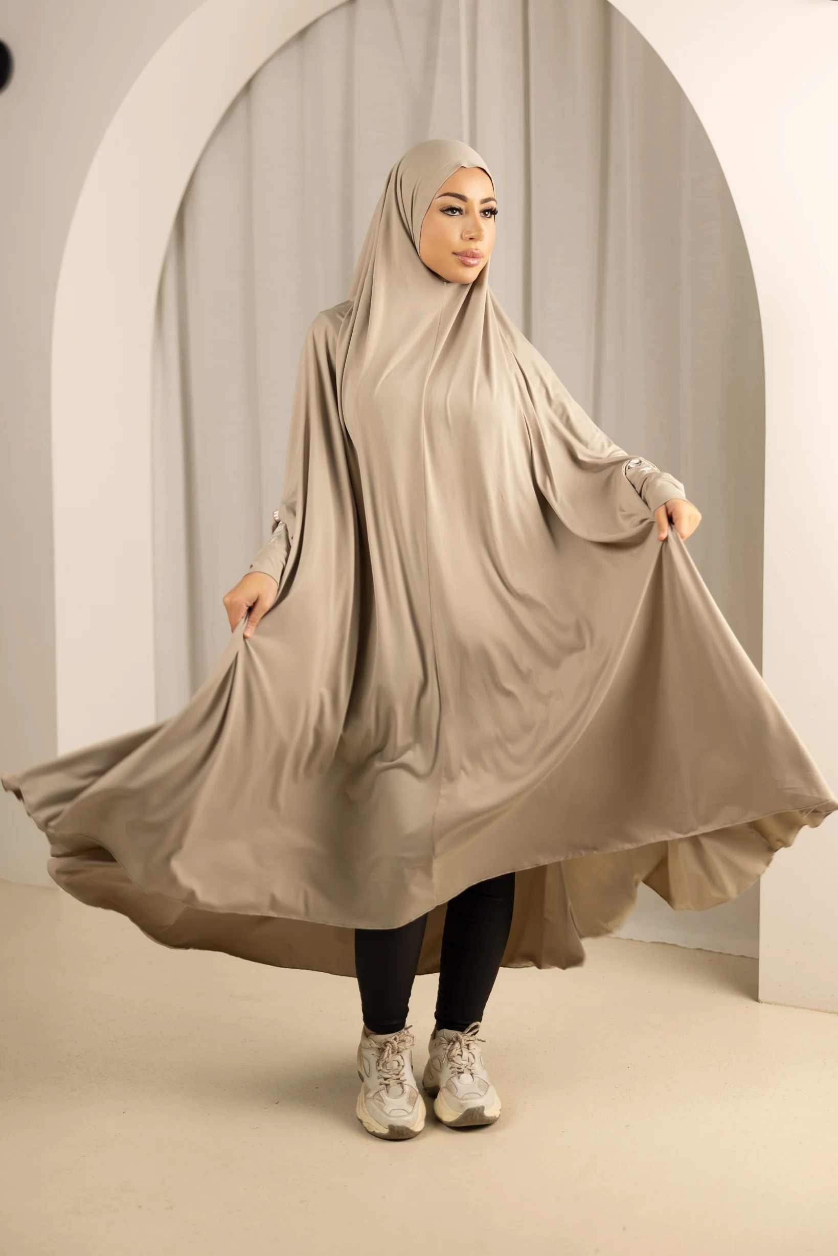Modelle/Move Sleeve Jilbab - Light Shades - Image 7
