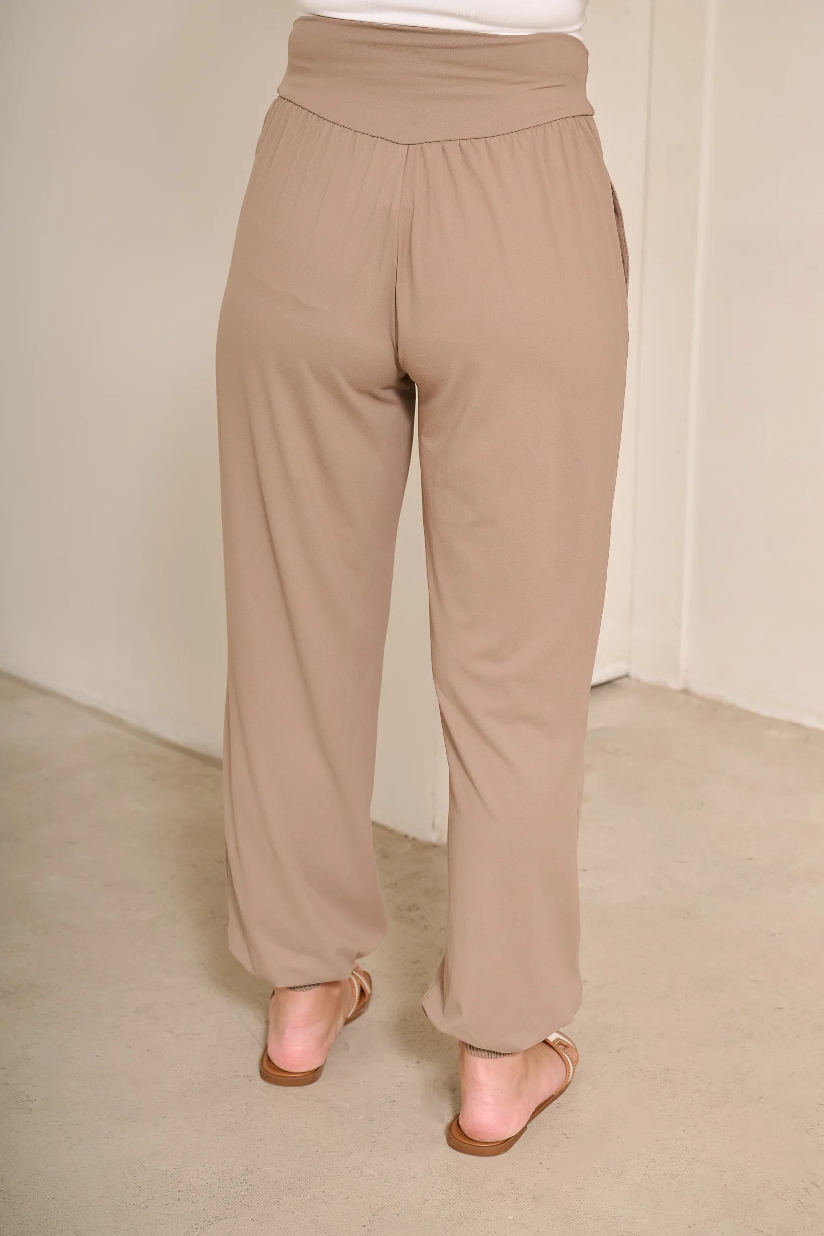 Modelle/Move Soleil Chino Pants - Image 3