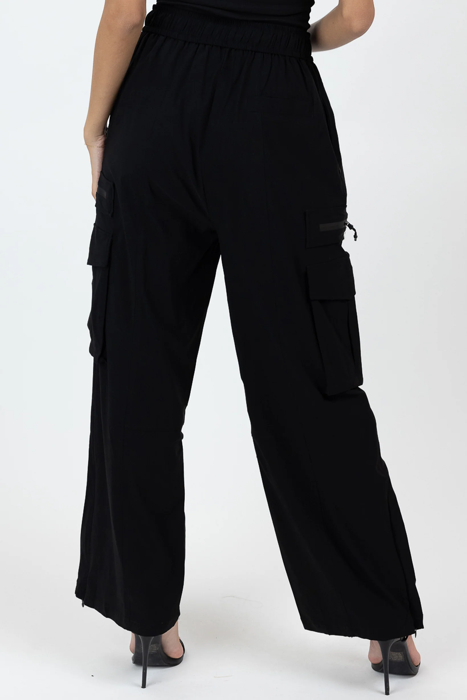 Modelle/Move Wide Leg Cargo Pants - Image 11