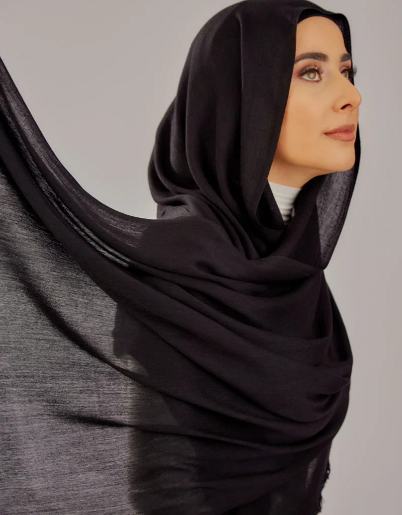 Modelle Twisted Scarves - Shades of Black - Image 6