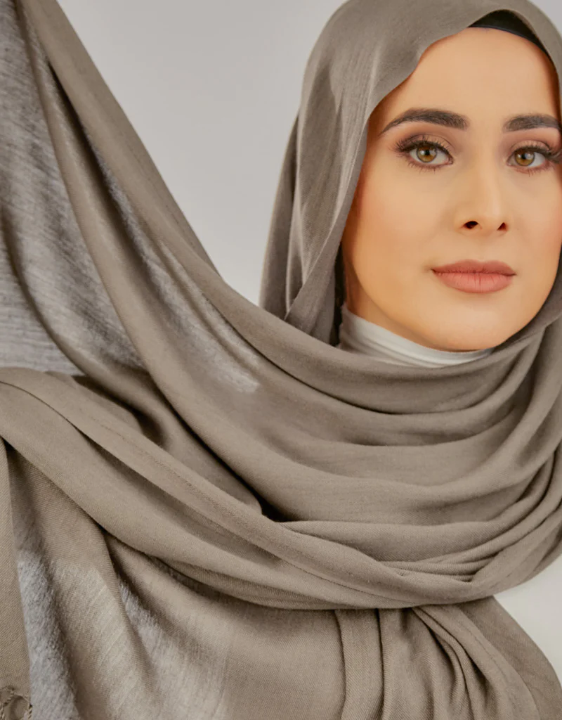 Modelle Twisted Scarves - Shades of Dark Nude - Image 5