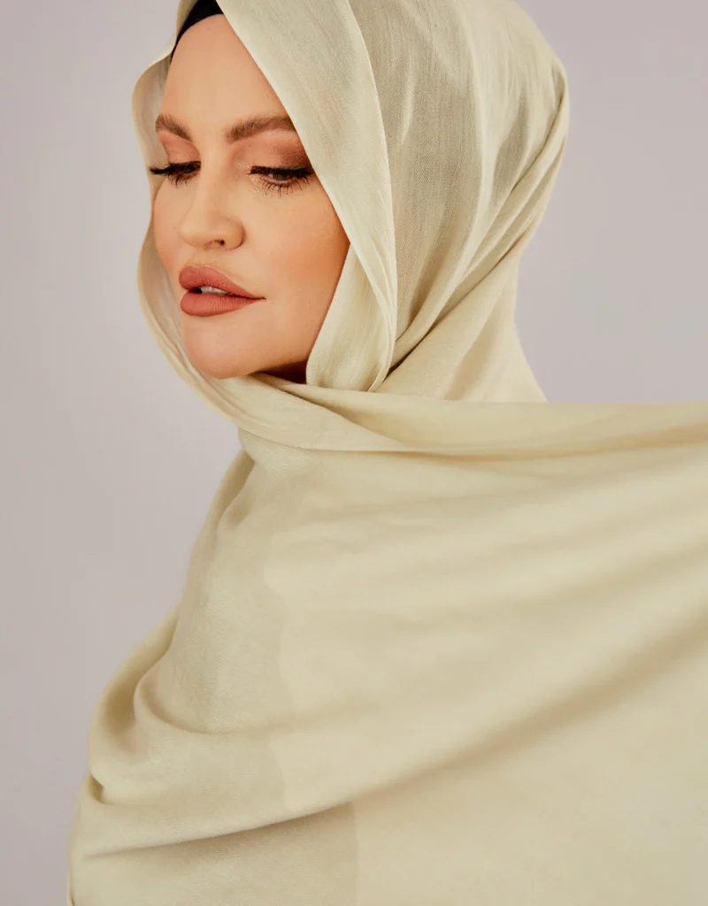 Modelle Twisted Scarves - Shades of White - Image 12