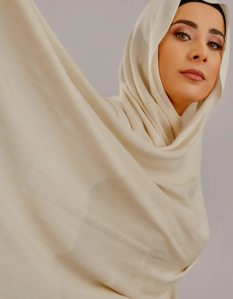 Modelle Twisted Scarves - Shades of White - Image 9