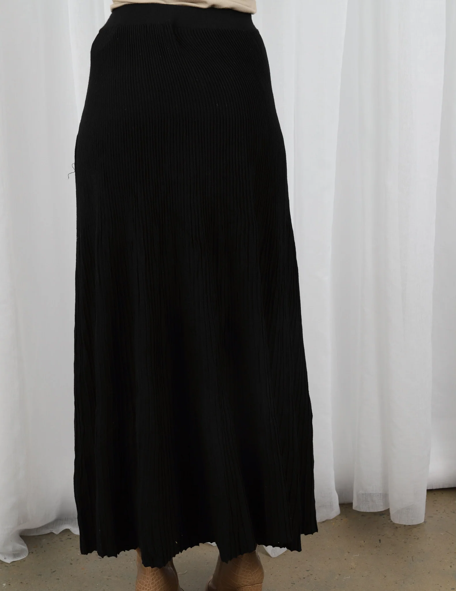 Pleated Knit Skirt - Image 11