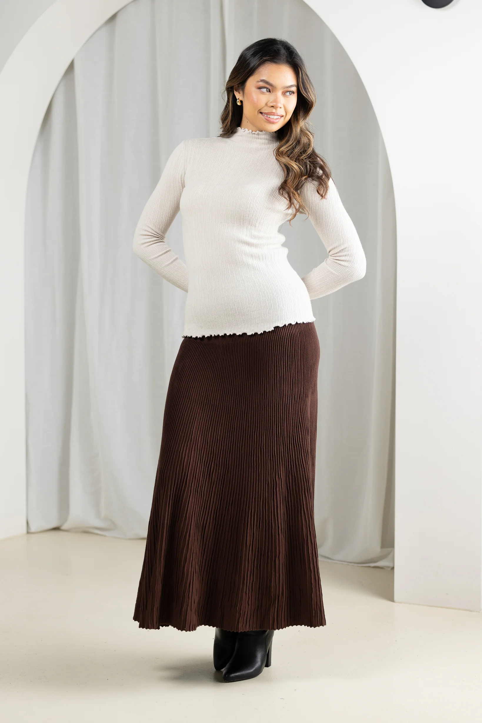 Pleated Knit Skirt - Image 13