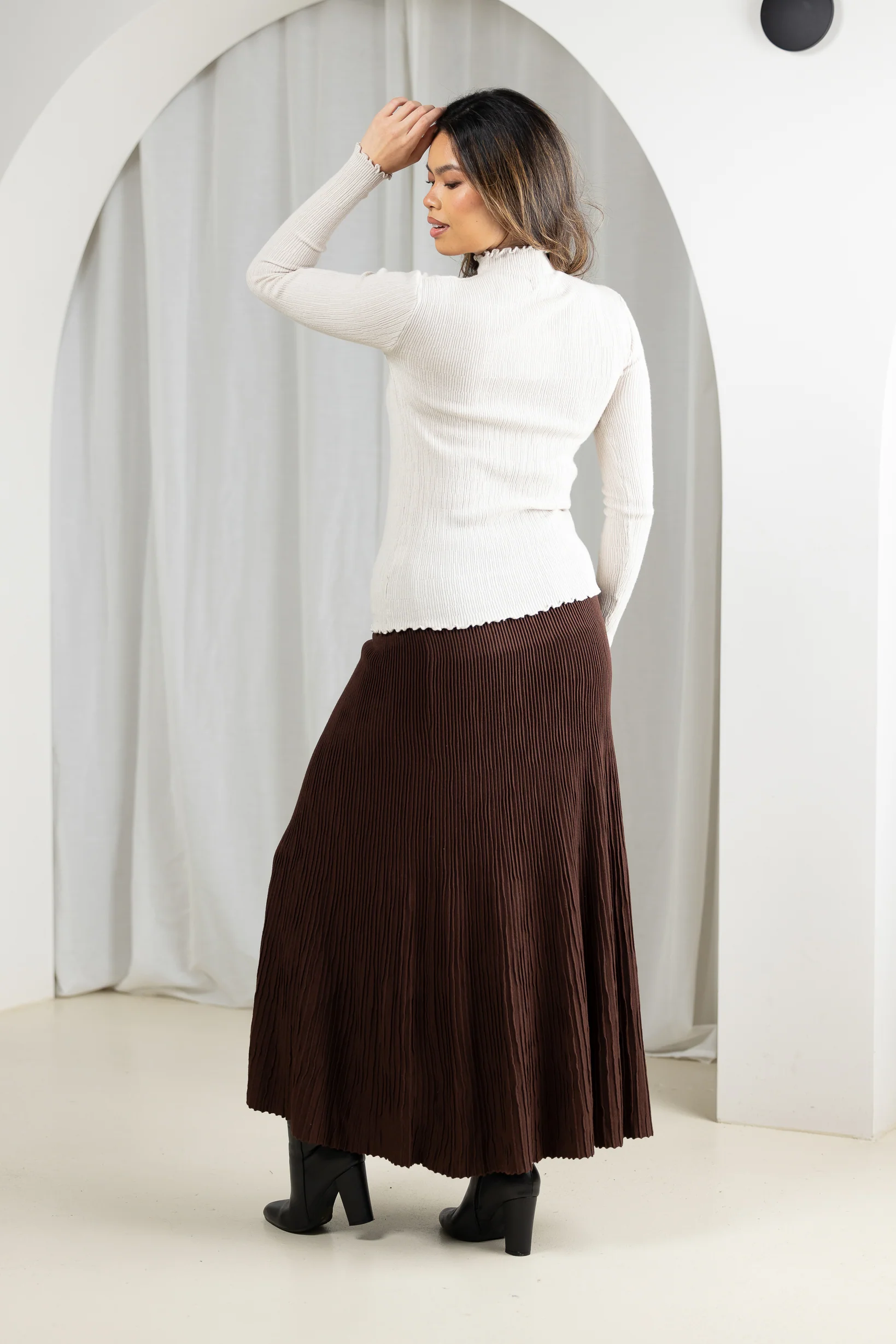 Pleated Knit Skirt - Image 16