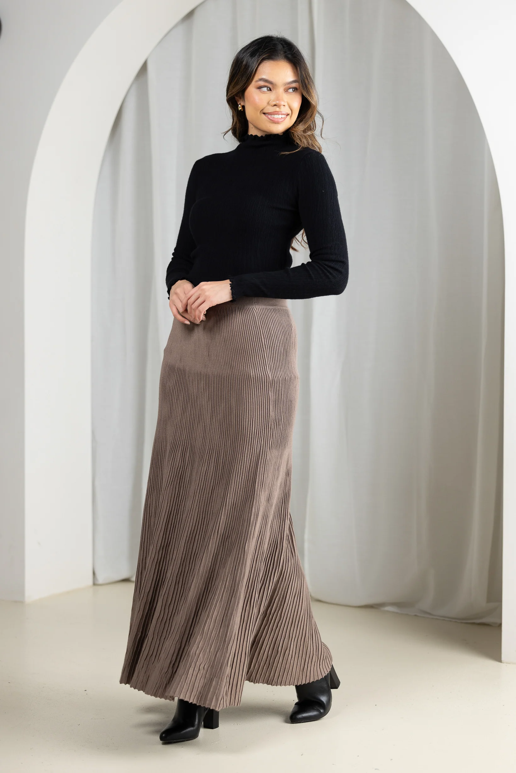 Pleated Knit Skirt - Image 4