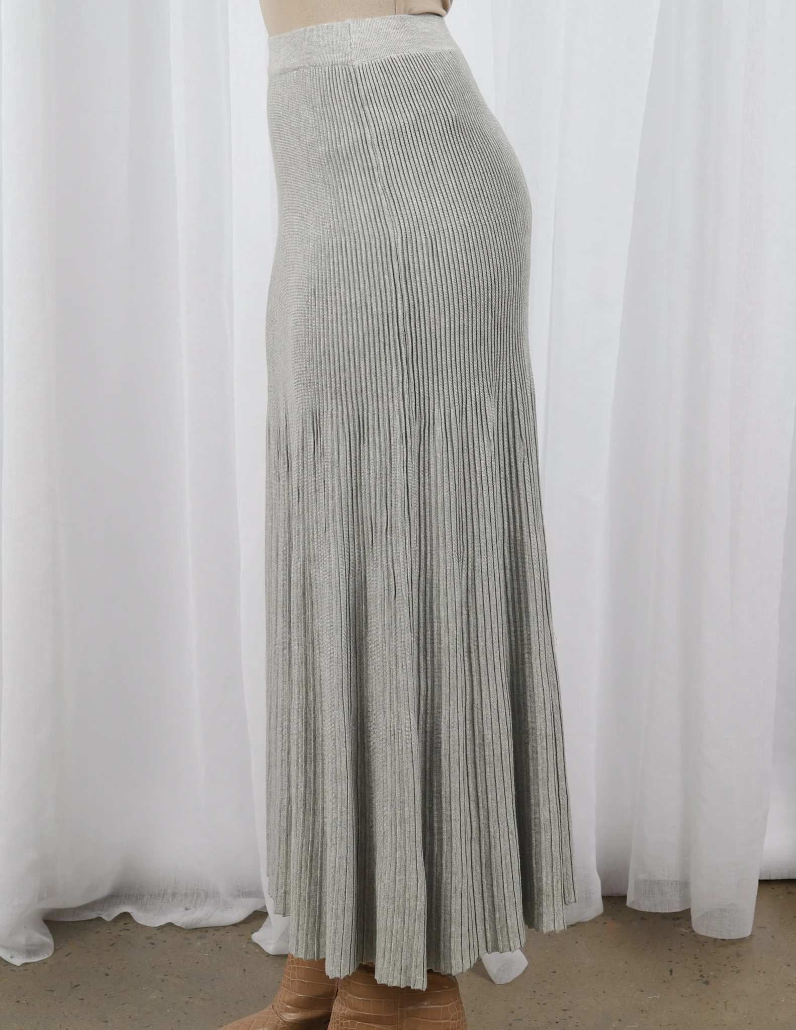Pleated Knit Skirt - Image 7