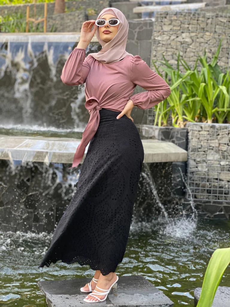 Reem Lace Skirt - Image 3