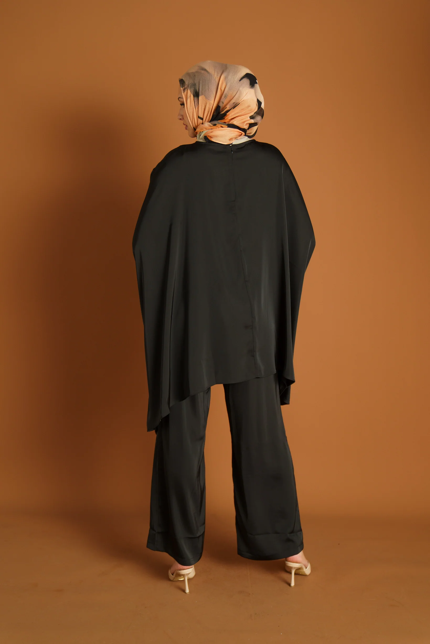 Runway Jolanda Set - Image 8