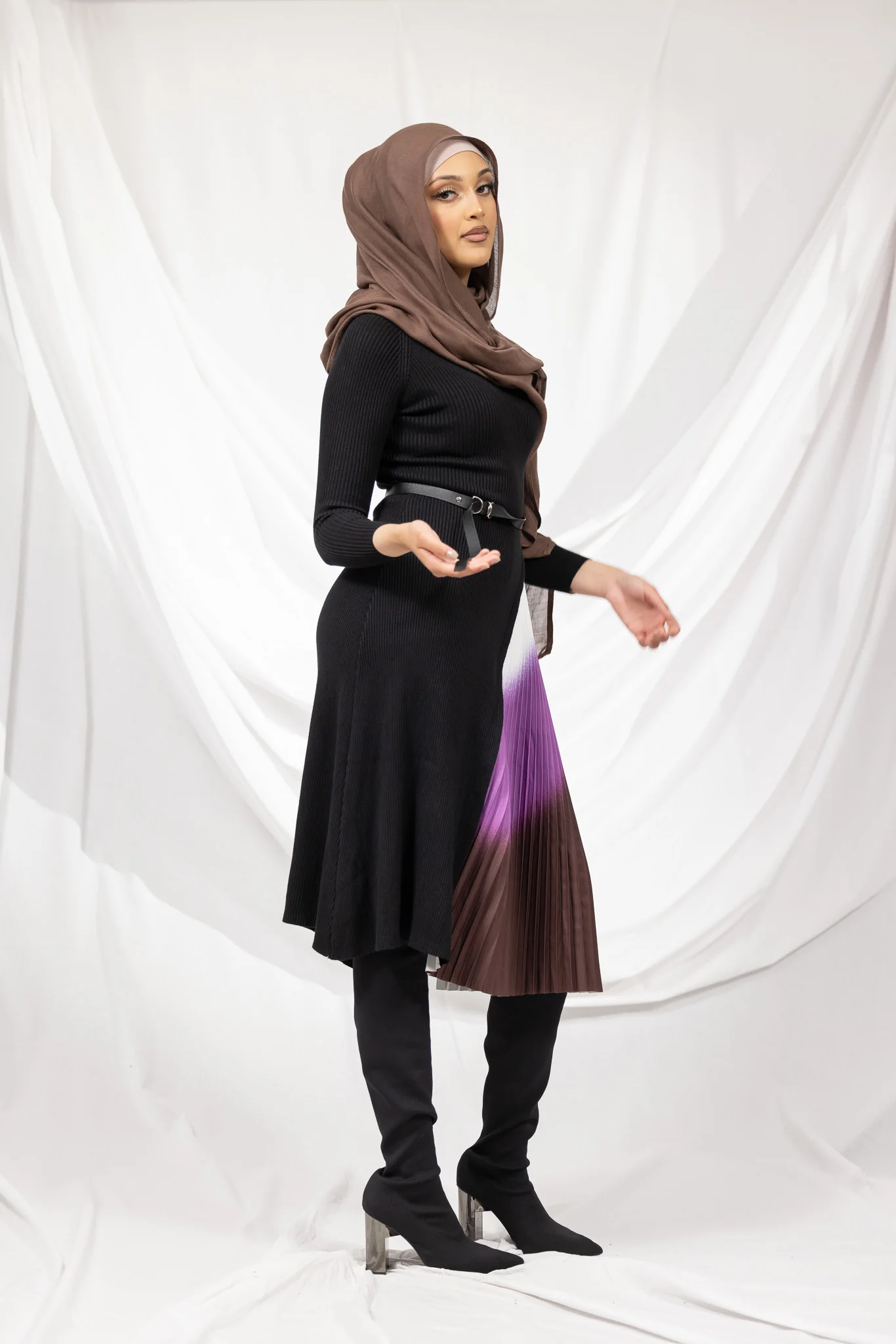The Crescent Colourblock Detailed Knit Dress - Image 4