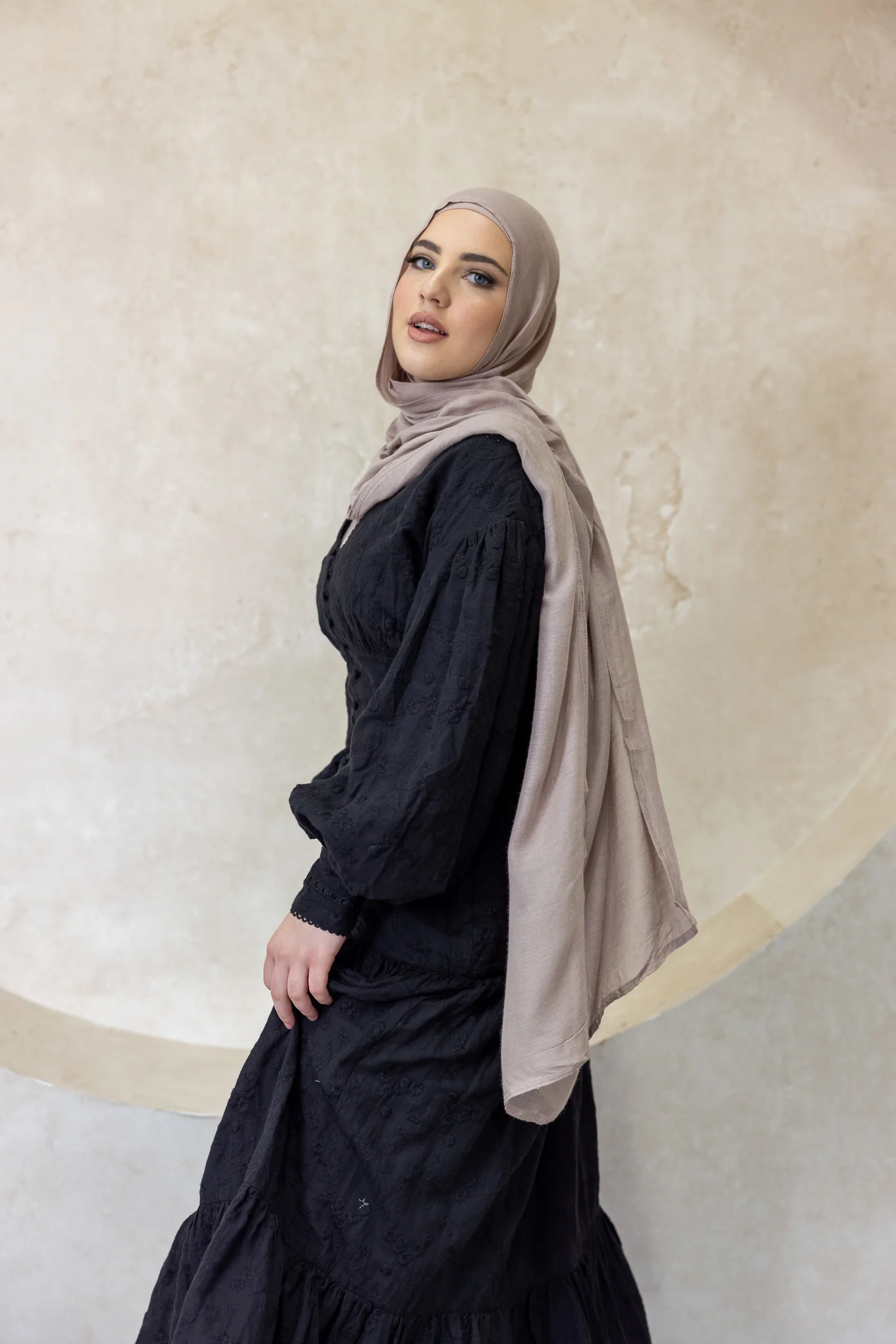 The Crescent Liora Lace Detailed Dress - Image 14