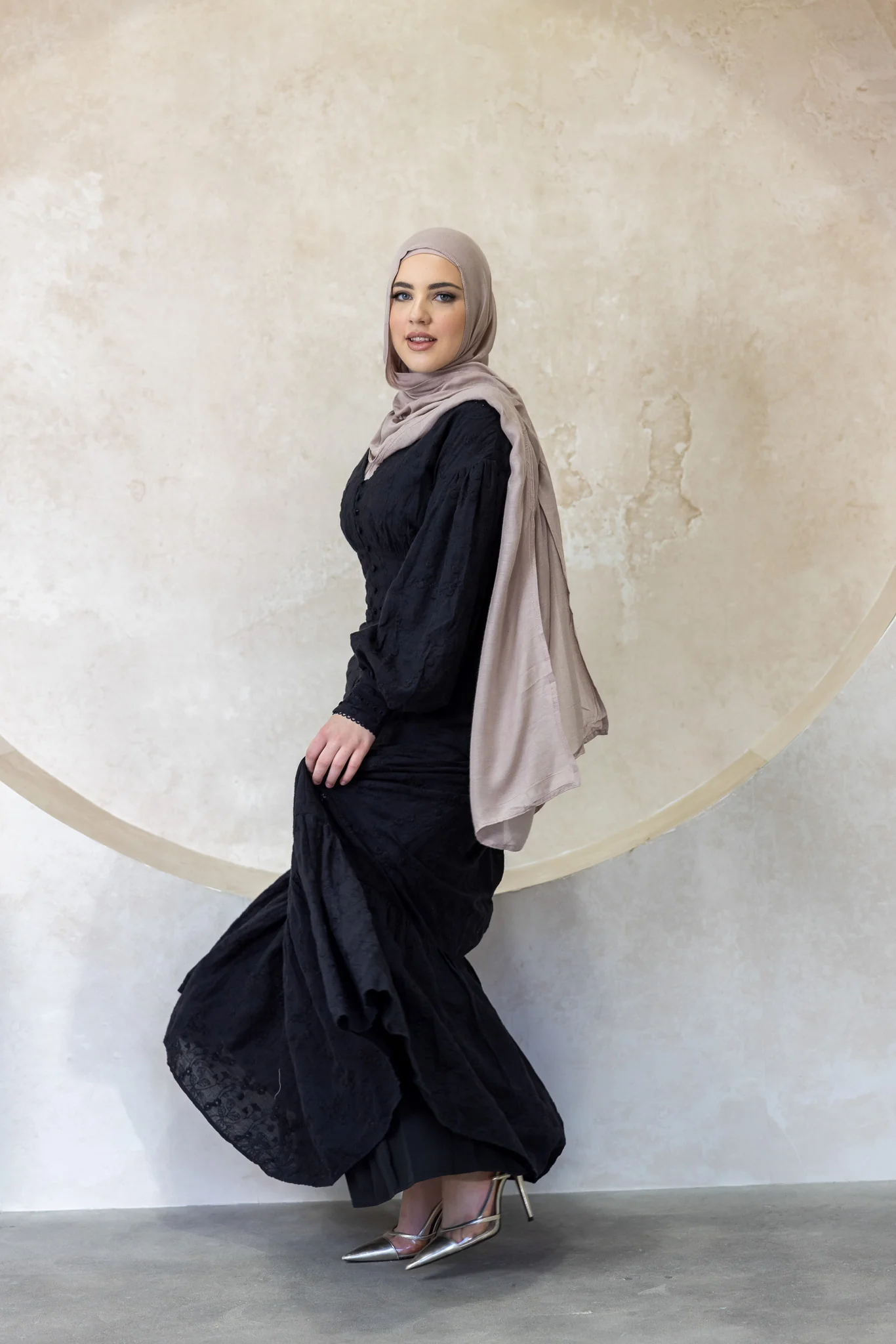 The Crescent Liora Lace Detailed Dress - Image 16
