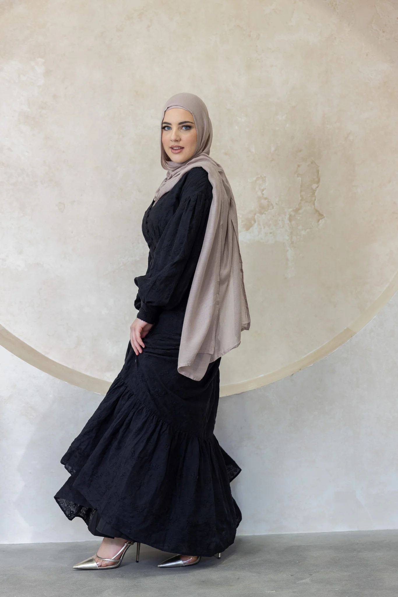 The Crescent Liora Lace Detailed Dress - Image 17