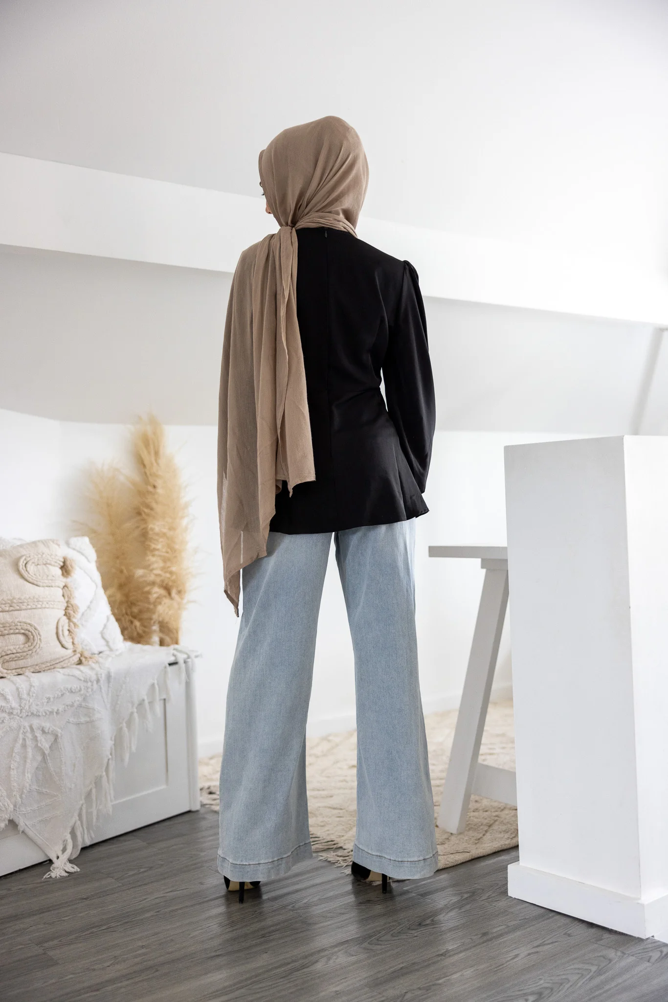 The Crescent Maylah Detailed Blouse - Image 11