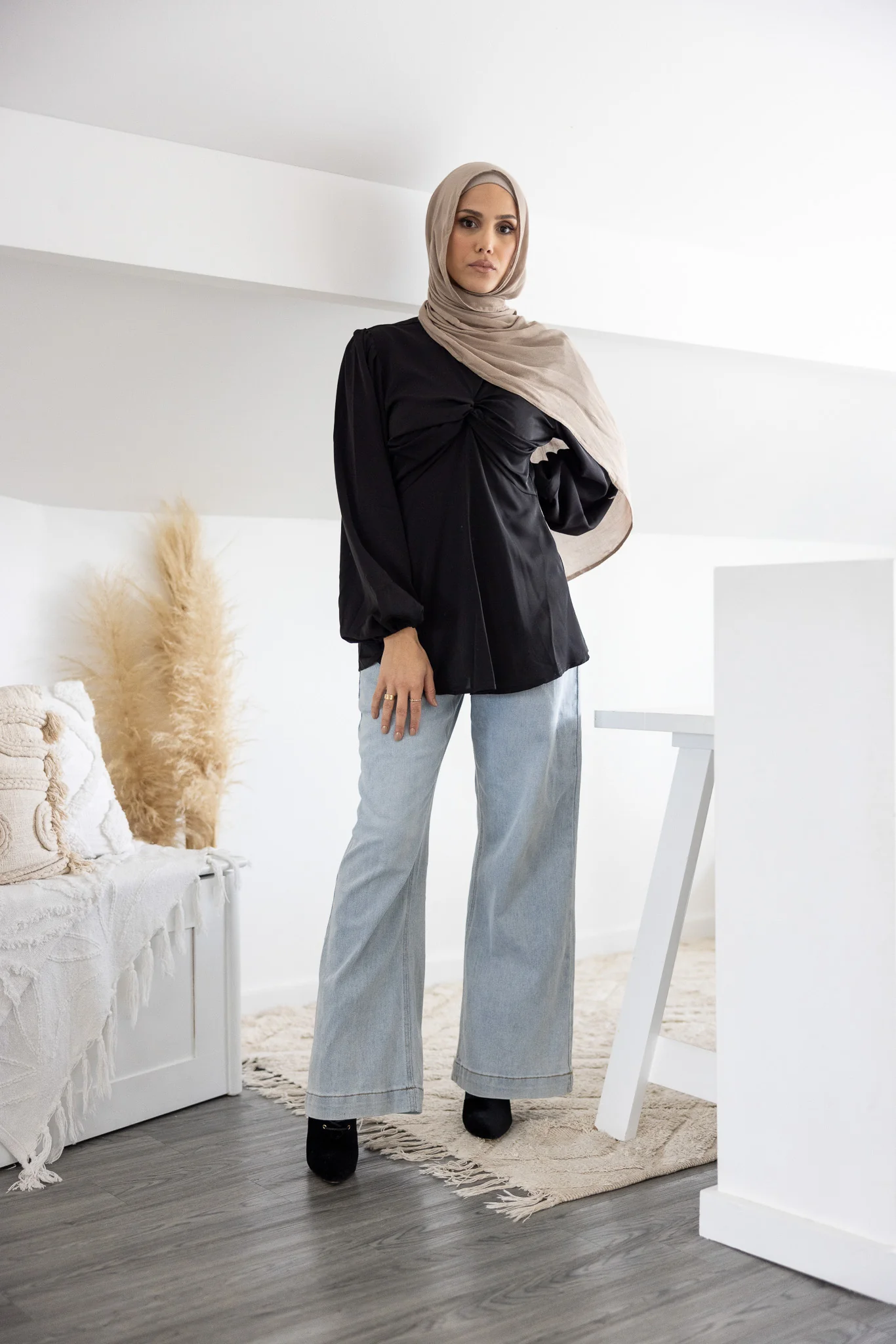 The Crescent Maylah Detailed Blouse - Image 12
